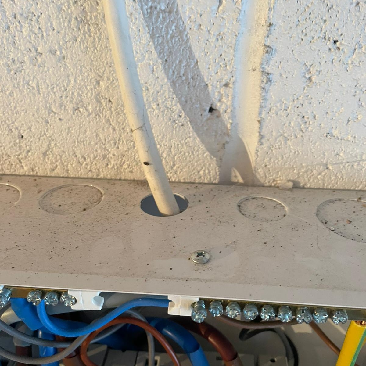 EICR completed ✔️ Unfortunately, it didn’t pass — faulty RCD, a poorly installed fuseboard, and issues with the air source heat pump. Safety first, always. 🔧⚡
#MessElectrical #EICR #ElectricalSafety #ElectricianLife #RCD #Fuseboard #InspectionAndTesting #UKElectrician #SafetyFirst