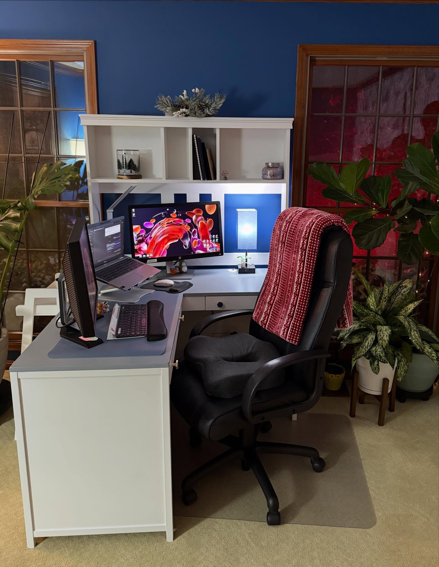 Lately I only like to deliver stuff when there’s a snowstorm. Braved the conditions last week to get Kristy her new work from home, home.
#woodworking #homeoffice #desk #imake