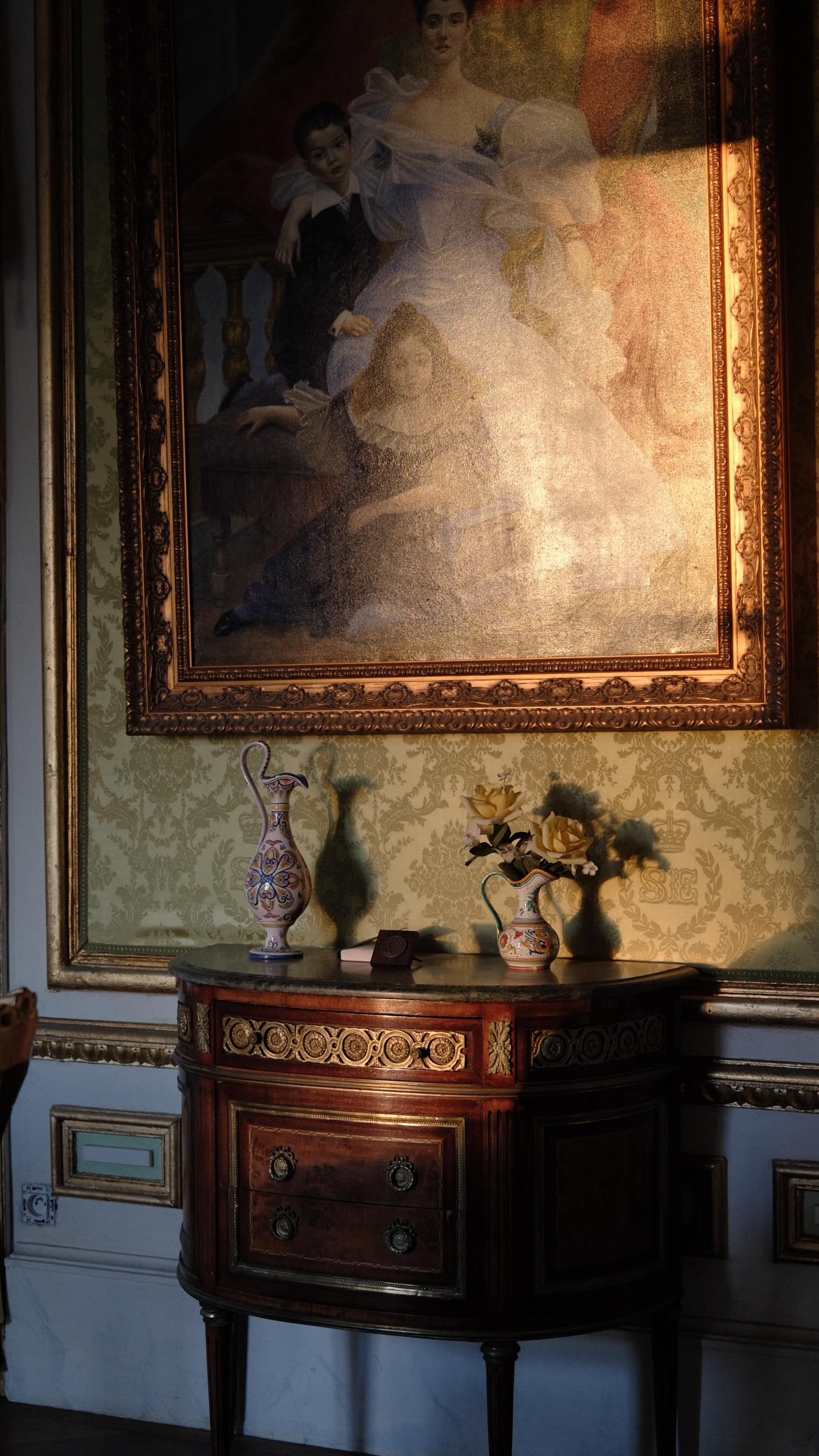 🕯️✨ Les salons sont encore calmes… mais plus pour longtemps.
Dans quelques jours, le Château de la Villaumaire passera en mode Noël.
Vous êtes prêts pour la féérie ? 🎄
#ChâteauDeLaVillaumaire #NoëlAuChâteau #DécorationsDeNoël #EspritDeNoël #VieDeChâteau #ChâteauFrançais #ChristmasAtTheCastle #Noël2025 #AmbianceNoël #DécorationNoël2025 #ChâteauTouraine #FrenchCastle #ChristmasVibes