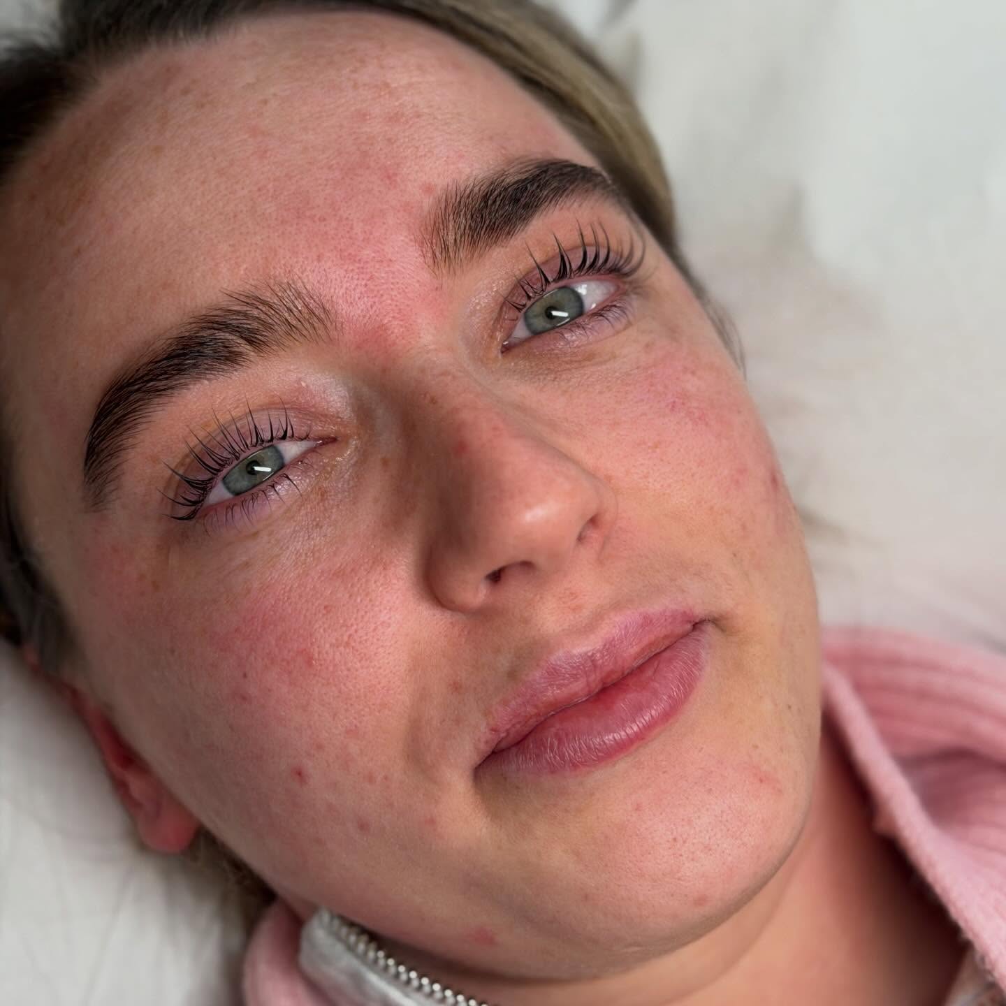 But how unreal are her lashes please 😍😍😍 a little lash lift and tint to get them popping 🙌🏽