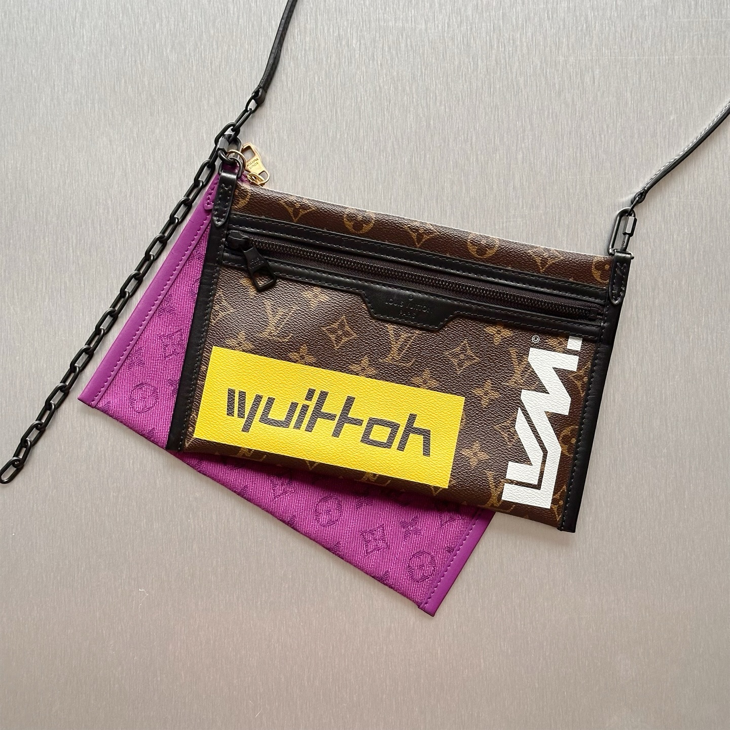 The Louis Vuitton 2-in-1 Double Flap Messenger Bag in Purple Canvas with Leather Trim and Denim combines versatility with signature LV style. Convertible, chic, and perfect for day-to-night wear.
For more information, please refer to the website link provided in the bio.
Listing no: UK 3137
Opuluxe.sg is not affiliated to the brands featured. We are an independent consignment platform of authenticated luxury products. All trademarks and copyrights remain sole property of the brands.