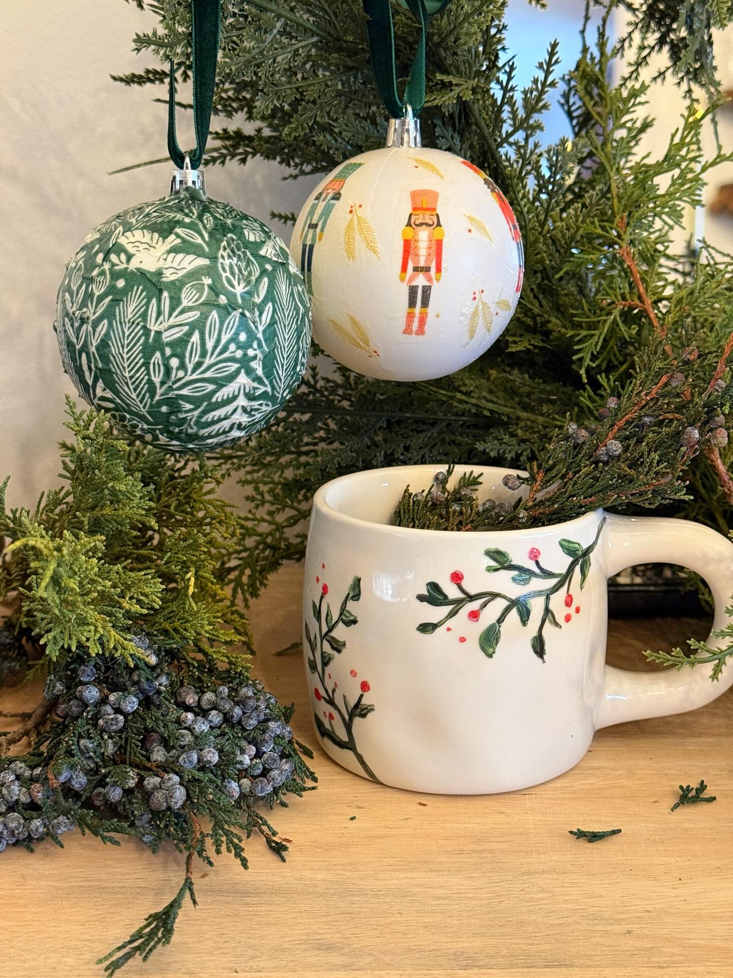 I had a few friends over for a pajama party Christmas crafternoon yesterday. Complete with hot cocoa bar, mimosas, a Bloody Mary station, and breakfast for dinner. We painted mugs and decoupaged ornaments. I wish I’d taken more pics, but I suppose that means I was in the crafting flow state 😂. I definitely needed a little break amid all the holiday craziness. Art and crafts are good for my soul. ❤️