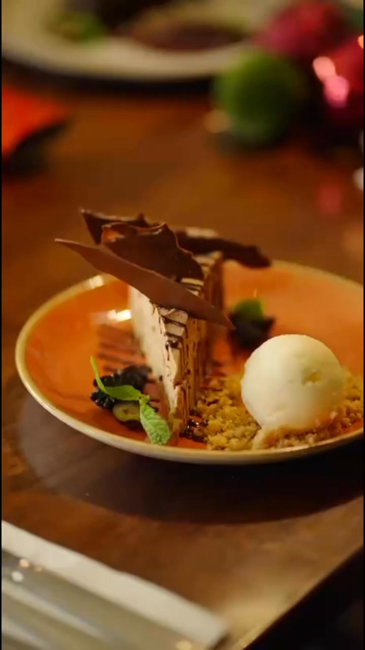 🍰Our dessert menu is looking absolutely irresistible — the perfect sweet finish to your meal (or the main event… we don’t judge 😌) Come and enjoy a cosy night with great food, great company, and the sweetest ending.✨ Book your table here:👉 https://web.dojo.app/create_booking/vendor/56Zde-9zdMk87e8zpQFmllJ3Ys3tPOtKa3FkzVjx31Q_restaurant#RoseAndCrownBrentwood #DessertLovers #SweetTreats #BrentwoodFood #PubDining #GastroPub #FoodieHeaven #BookNow #SaveRoomForDessert