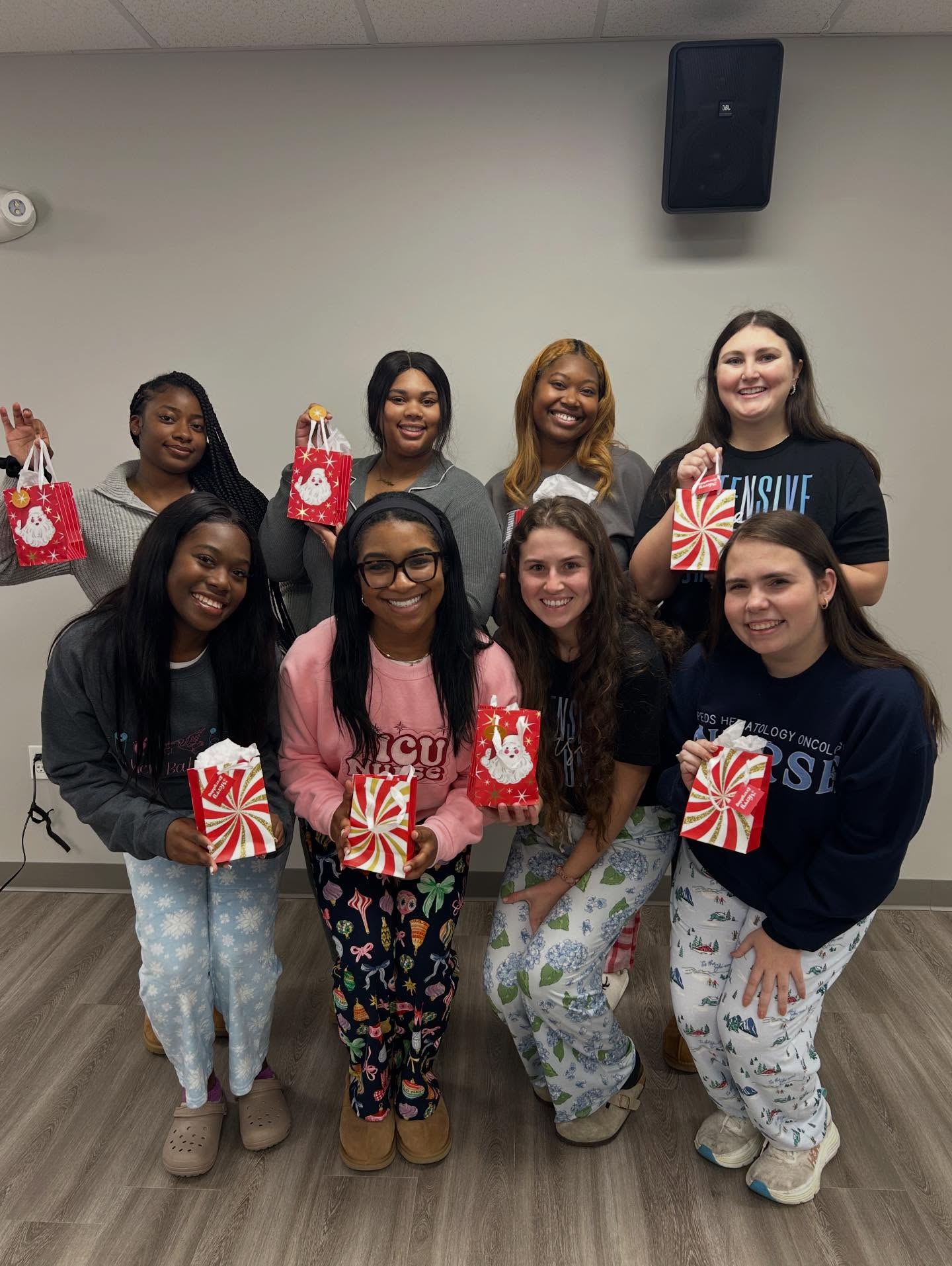 Congratulations to our graduating Seniors! ULSNA wishes you the best on your future endeavors 🥳🤟❤️