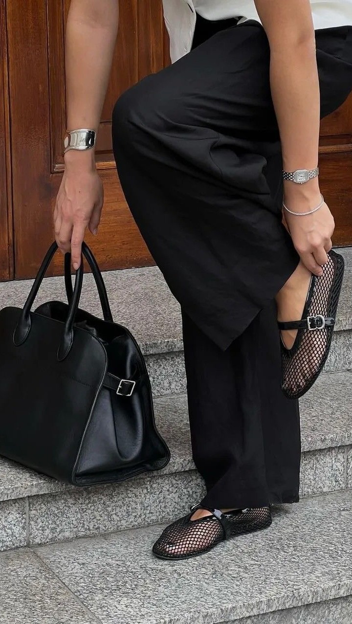 Quem aí já usa sapatilha telada? Algumas eu gosto, como dourada por exemplo. Já outras eu passo, como as brancas.
…
#biamatosconsultoriadeimagemeestilo #imagemeestilo #consultoriadeimagem