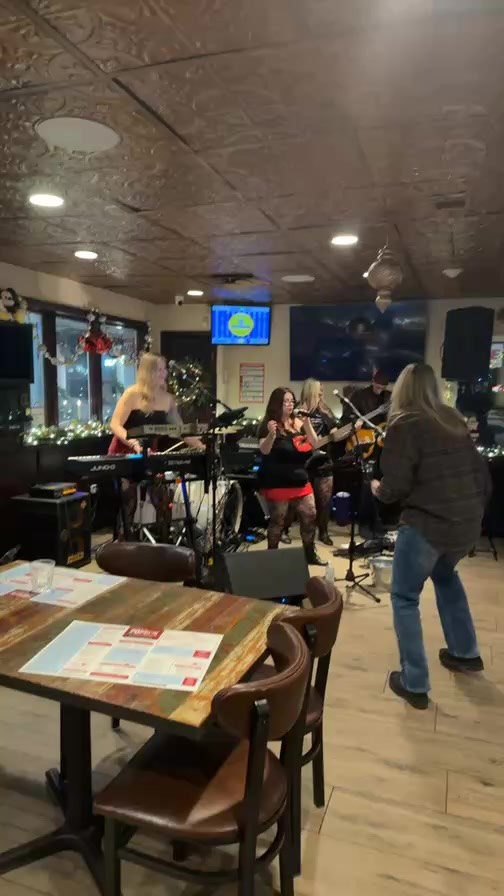 Live Music at Popei’s Deer Park.