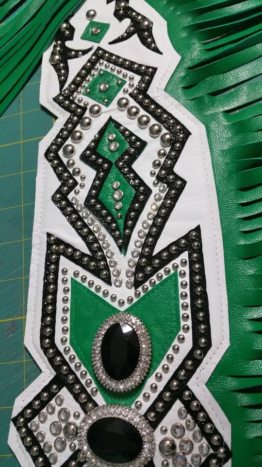 Fun wide belt/cuff set with appliqués, studs, crystals, and fringe! *this set is sold*
#rodeoqueen #leathercraft #custombelt #rodeoqueenfashion