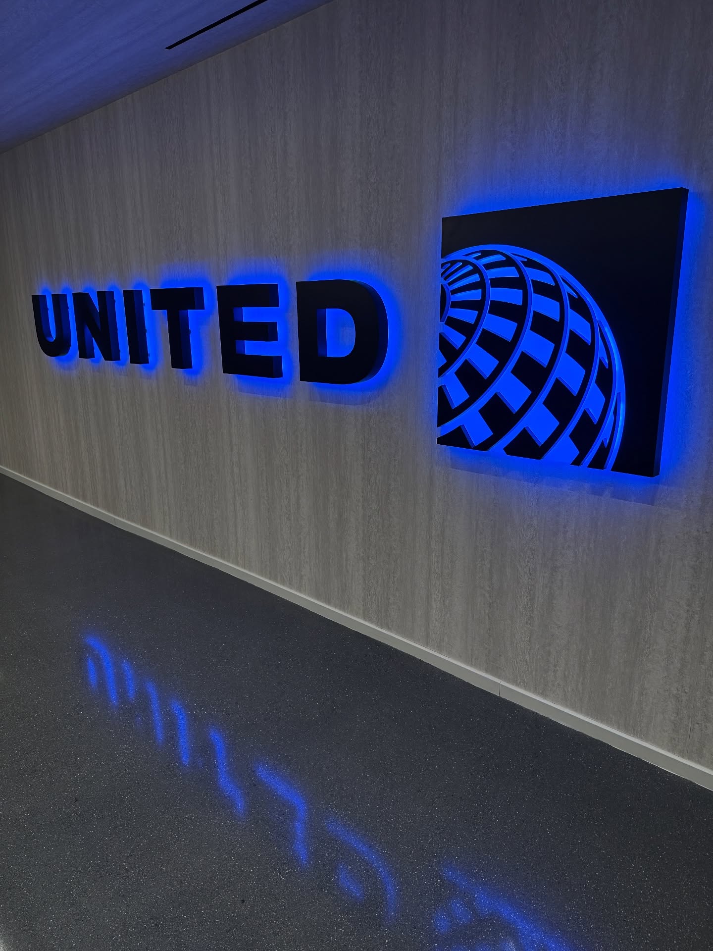 Today I had the incredible opportunity to meet with the Catering, Hospitality & Planning Team at United Airlines @united -sharing my journey, my passion, the heart behind Brown Sugar Caramels and of course some decadent caramels.
From my kitchen beginnings to building a brand rooted in handcrafted decadence, I’ve always believed that every caramel tells a story-one intention, joy, and connection at a time. To stand in front of a team that understands hospitality at a global level was both humbling and inspiring. It reminded me that whether you’re serving travelers 30,000 feet in the air or guests across the table, true hospitality is about creating experiences and moments that linger. #BrownSugarCaramels #handcraftedDecadence #LuxuryGifting #artisanCaramels #WomenInBusiness #BlackOwnedBusiness #SmallBusinessBigDreams