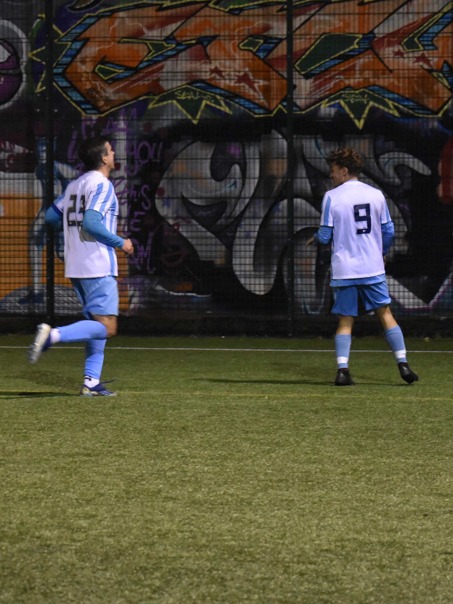 Best feeling after a goal: celebrating with teammates!
@alex.giatsaii @ababoff @nicogiova98
⚽️ ⚽️
#atheniansfc #goalcelebration #londonfootball