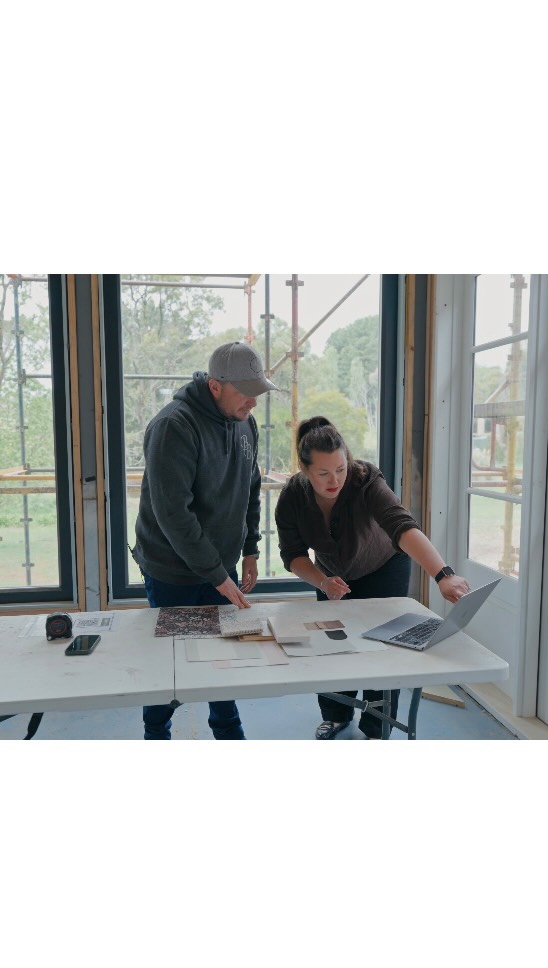 ✨ PART 1: Come behind the scenes on our @bairnleigh_house project as I talk about all things interior design with @backmanbuilders
•
•
•
• 🎥 // @ydyprod