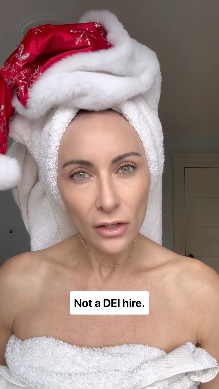 Tammy has a FreedomFriendly™️ alternative to the sneaky Liberal WokeWhispering™️ SpyDoll™️ “Elf on the Shelf”. 🧑🎄 🎄
.
(As always, thank you to Tammy muse @honeybirdsbrown)