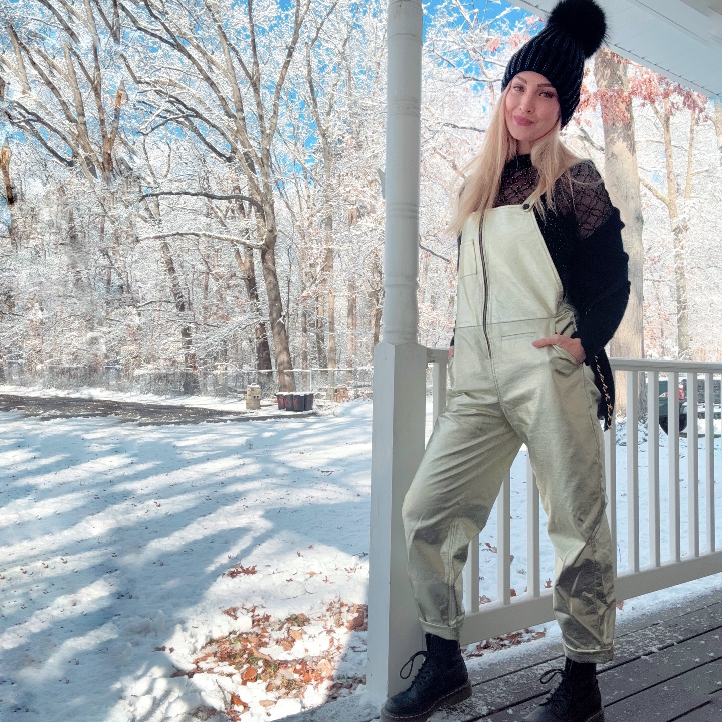 Gold in the cold ✨❄️
Low effort. High mood.
#WinterStyle
#ColdWeatherStyle
#EffortlessStyle
#ModernElegance
#WinterFashion
#MetallicMood
#PersonalStyle
#QuietConfidence
#goldinthecold
#relaxedfit