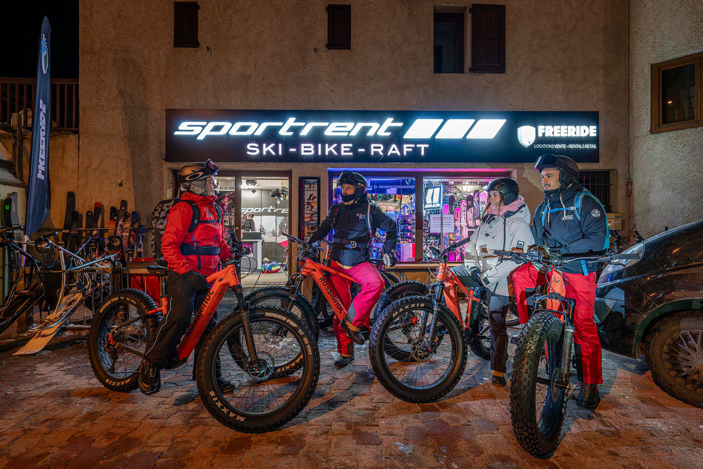 Envie d’un moment hors du commun ?
Avec nos sorties Fatbike nocturnes, découvrez les paysages de Serre Chevalier à la lueur des lampes frontales 💡
Pédalez sur la neige, partagez un repas montagnard et vivez une expérience inoubliable entre amis ou en famille.
Accessible à tous – sensations et bonne humeur au rendez-vous !
📍 Départ du col du Lautaret
🎫 Réservation en ligne ou en boutique Sportrent
#Sportrent #FatbikeÉlectrique #Nocturne #RideInTheDark #SerreChevalier