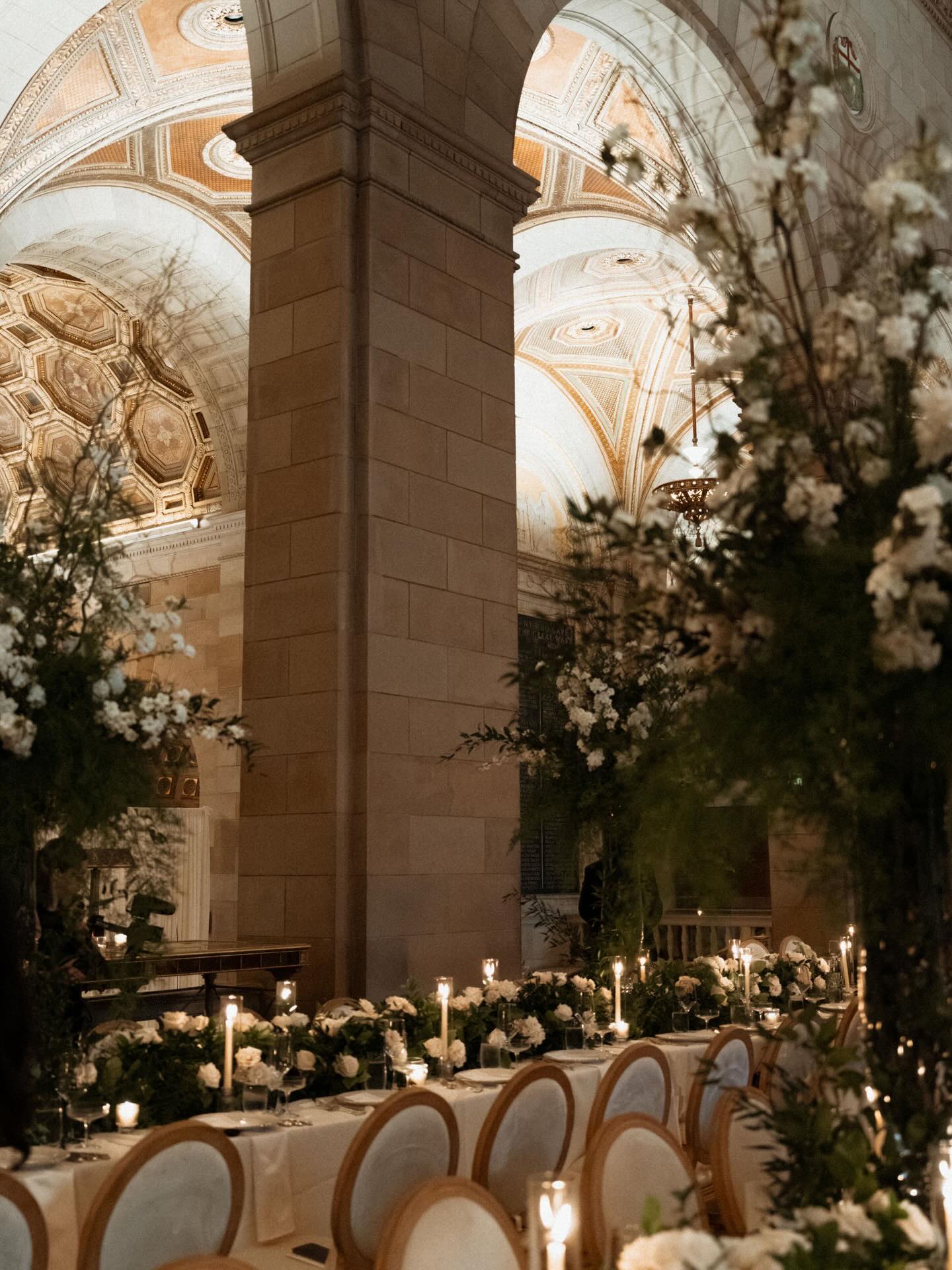 Un design pensé pour créer l’effet Wow ✨
A design conceived to create the wow effect ✨
Wedding planner : @erikaco.events
Venue : @crewcollectivecafe
Cathering : @traiteur.brera
Florist : @_charlottelefebvre
Photographer : @alessandrajennifer
Rentals : @celebrationsgroup
Oriental dancers : @bellysimas_montreal
Violoniste : @dpicheviolin