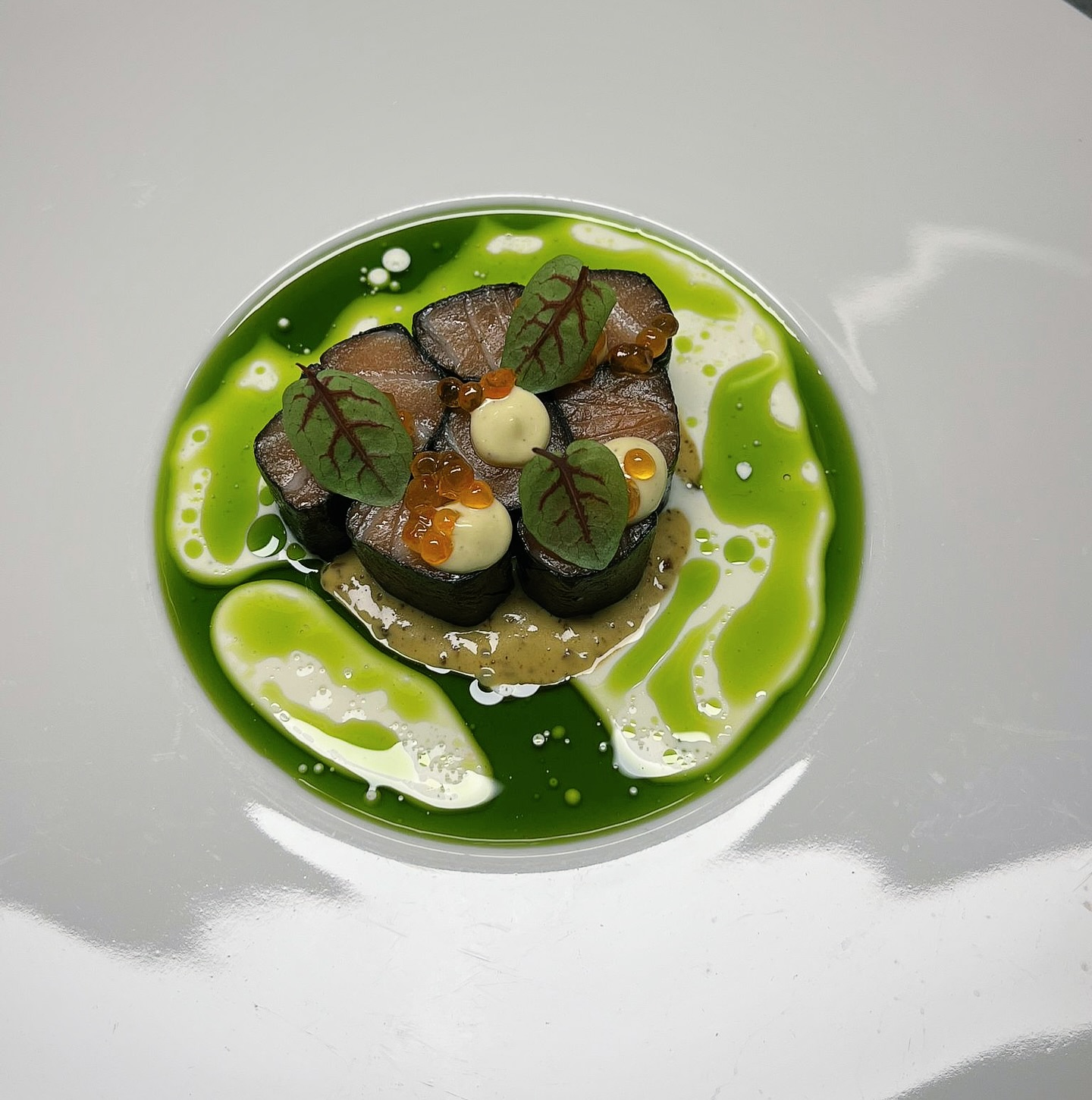 Neues aus der Stüva Arosa Küche! 🍽️
Lachs Mosaik
Buttermilch, Schnittlauchöl, Lachsrogen und einer verführerischen Black Garlic Creme.
Lasst euch dieses Gericht nicht entgehen! 😍
#stueva #arosa #lenzerheide #kuchenliebe #graubünden