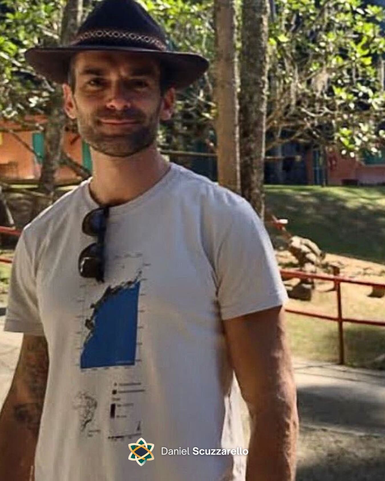 Transformar sua vida não exige uma grande ruptura. Honestamente, as grandes viradas estão ligadas aos pequenos movimentos discretos, porém consistentes.
Foi quando eu comecei a me alimentar com mais consciência, a mover o corpo para sentir presença, a priorizar o sono como fundamento — que meu eixo interno começou a se reorganizar de verdade.
E acredite, isso mudou a forma como eu chego nas reuniões, conduzo decisões, me relaciono, lidero. Hoje, isso faz parte do meu caminho — e do meu trabalho: ajudar pessoas a encontrarem esse ponto de retorno para dentro. Esse eixo que não faz barulho, mas transforma tudo.
Acesse o link na bio para mais informações!
#mindset #lider #lideranca #pessoas #gestao #liderancaconsciente #mentoria #breathwork #quantumflow