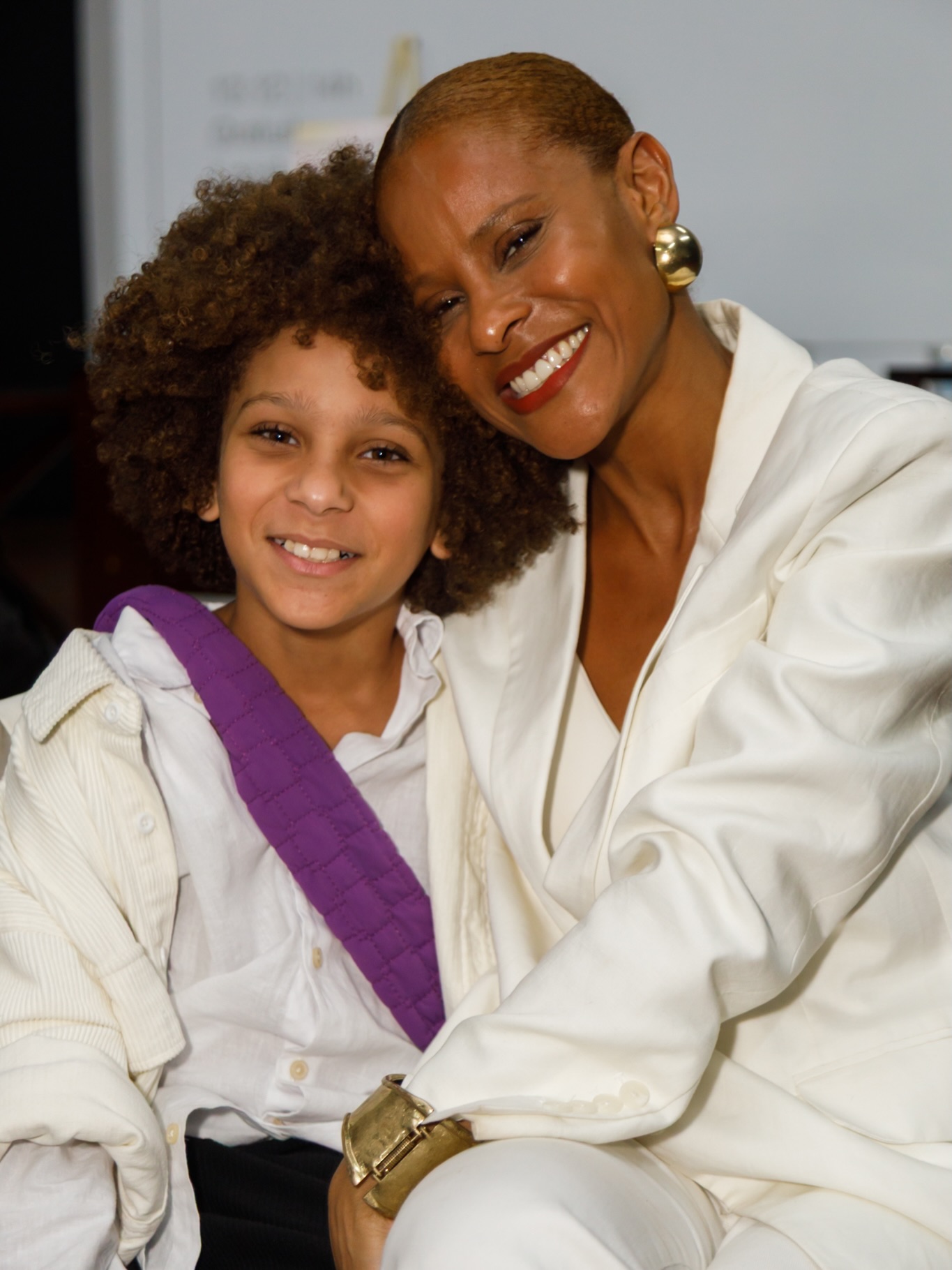 Aline Wirley e seu filho Antônio Caramelo no lançamento do novo livro infantil do Lázaro Ramos , Descobrindo a Minha História – A Incrível Aventura de Asta e Jaser . O evento foi realizado no Museu Afro Brasil Emanoel Araujo, em São Paulo.
#alinewirley #antoniocaramelo #arte #lazaroramos
