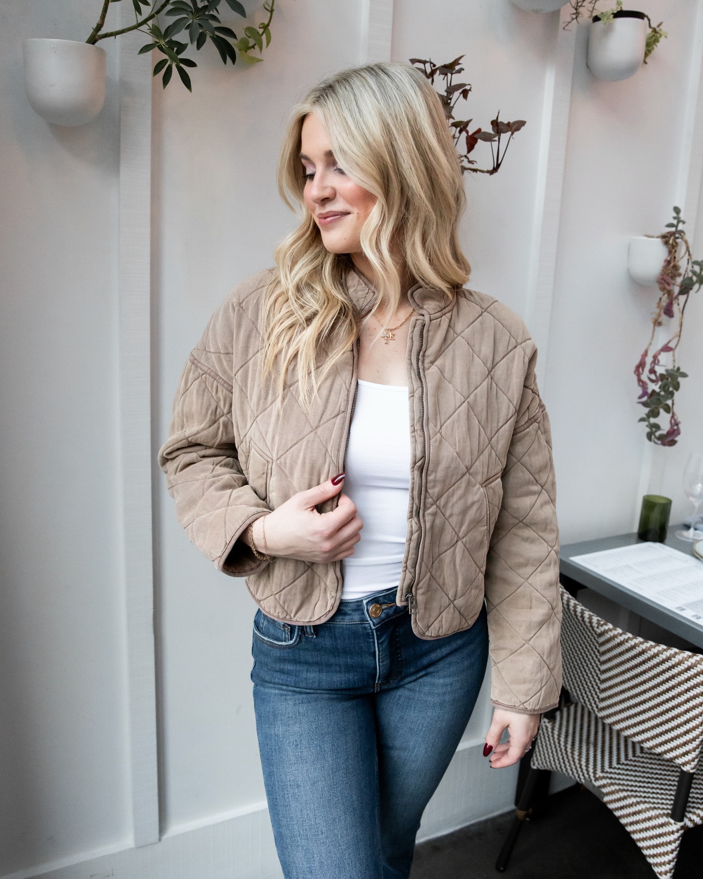 Meet your new go-to jacket 😍 The Quilted Drift Crop Jacket from @shop.becool adds cozy warmth without sacrificing style! Perfect to throw on for everyday errands, coffee runs, and casual nights out. Available in 3 colors — which one are you choosing?✨
#cropjacket #cozy #shopsmall #downtownnashville #downtownfranklin