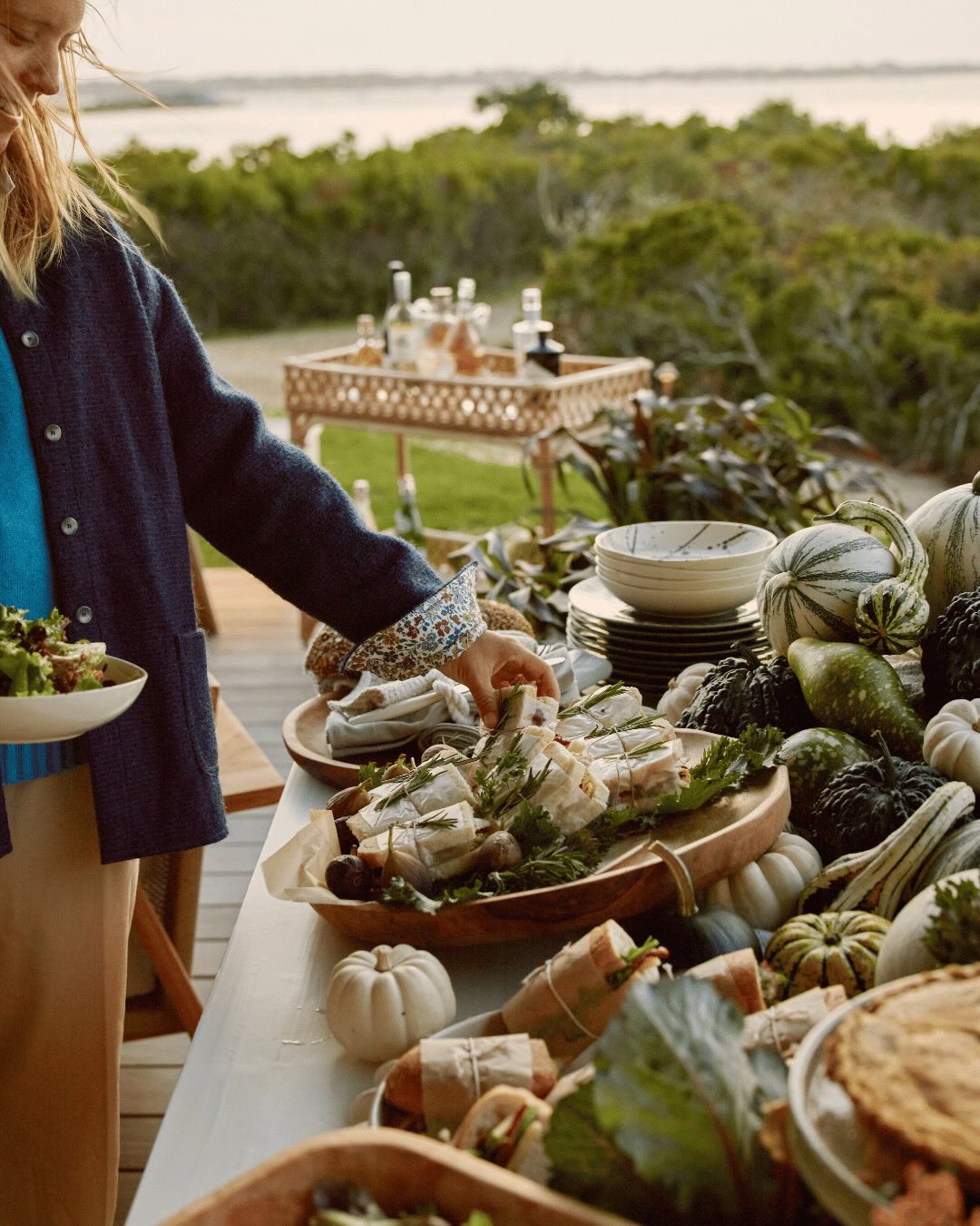 May your Thanksgiving be as beautiful as this one with @nantucketlooms. I loved capturing this setting in the most idyllic place.
Happy Thanksgiving π