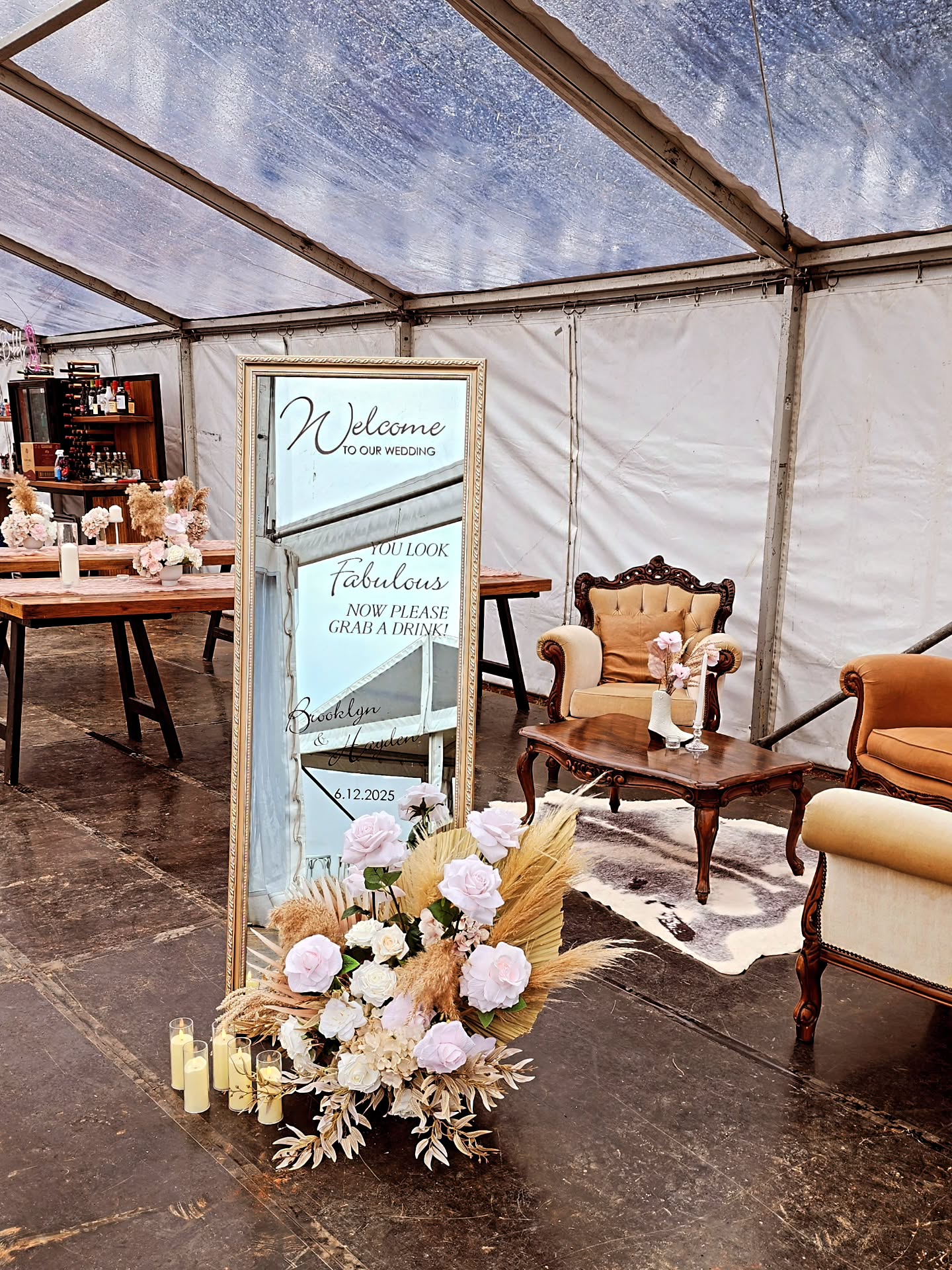 A rustic-chic dream for Brooklyn & Hayden — soft blush florals, pampas textures and warm country tones that suited their western wedding perfectly. Even with the wild weather pushing everyone into the marquee, the ceremony still felt intimate, romantic and so beautifully “them.”
@bluebirdvintagehire @thetrottingtavern23 @brooklynmbryan @bryco_civil_construction
@thehomegrowncelebrant
@decodays (floral designs and concept, props, vintage mirror and signage, led candles)
#Decodays #WeddingFlorist #MelbourneWeddings #RusticWedding #WesternWedding #CountryWedding #PampasWedding #BlushWedding #DandenongRangesWeddings #YarraValleyWeddings #MelbourneWeddingStylist #ArtificialFlowers #FauxFlorals #CeremonyStyling #WeddingInspo #AisleFlowers #WeddingArbour #BridalFlowers #EventStyling #WeddingDecor #BohoWedding #FarmWedding #OutdoorWeddingStyling #PakenhamFlorist #GippslandWeddings