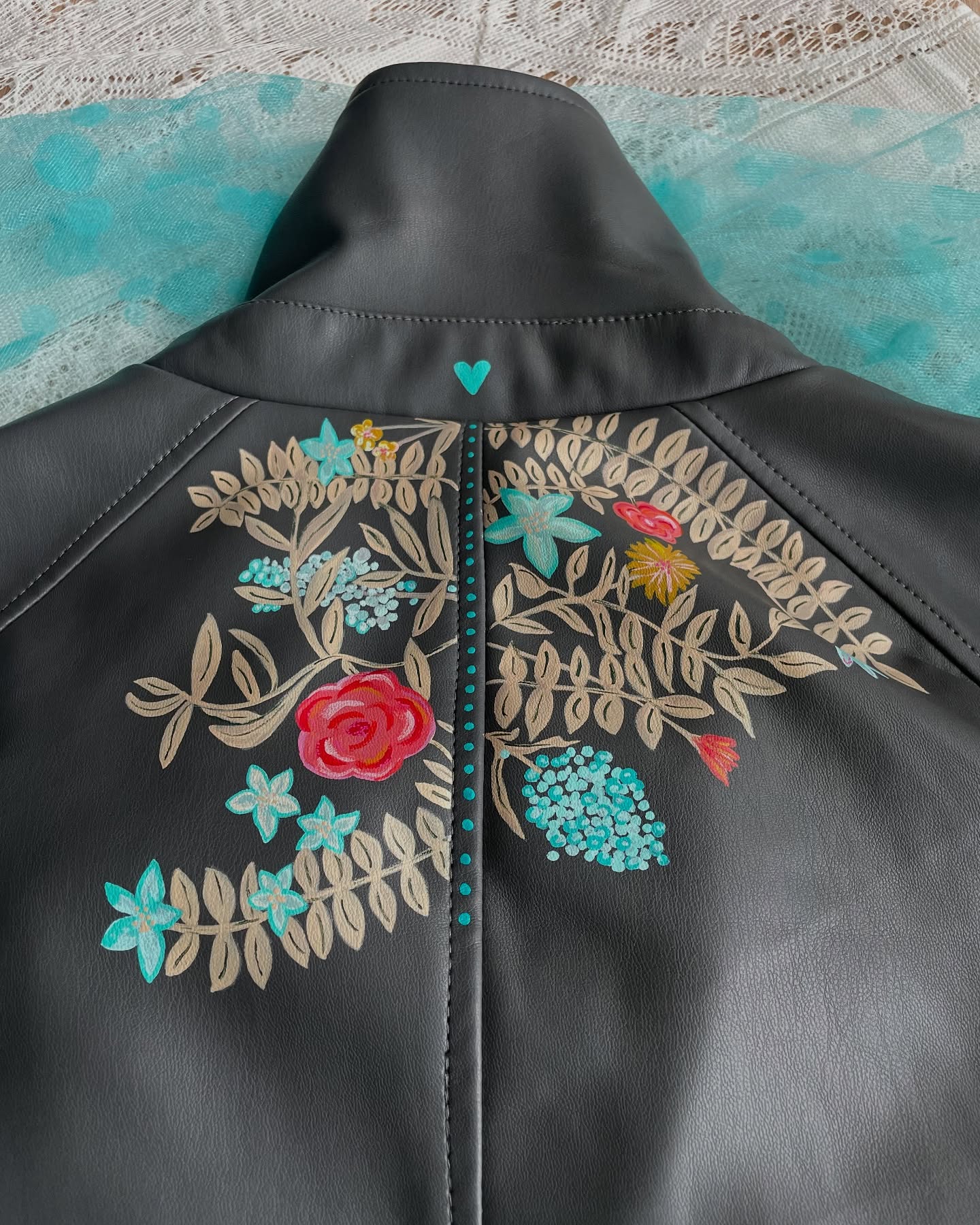PELHAM ART CENTER HOLIDAY GIFT BOUTIQUE ⭐️❄️🎁 Are you looking to support local and small businesses this season? Thank you for considering to shop for a gift like none other. Sixteen Sisters offers diverse gifts at the Pelham Art Center Holiday Boutique,from this featured hand painted vegan leather jacket to hand painted totes. Each item is special, unique and timeless; just like your gift recipient ❤️ Stop by:
Pelham Art Center 155 Fifth Avenue Pelham NY. 914~738~2525 #pelhamartcenter #customgifts #handpaintedjackets #holidaygiftsforher