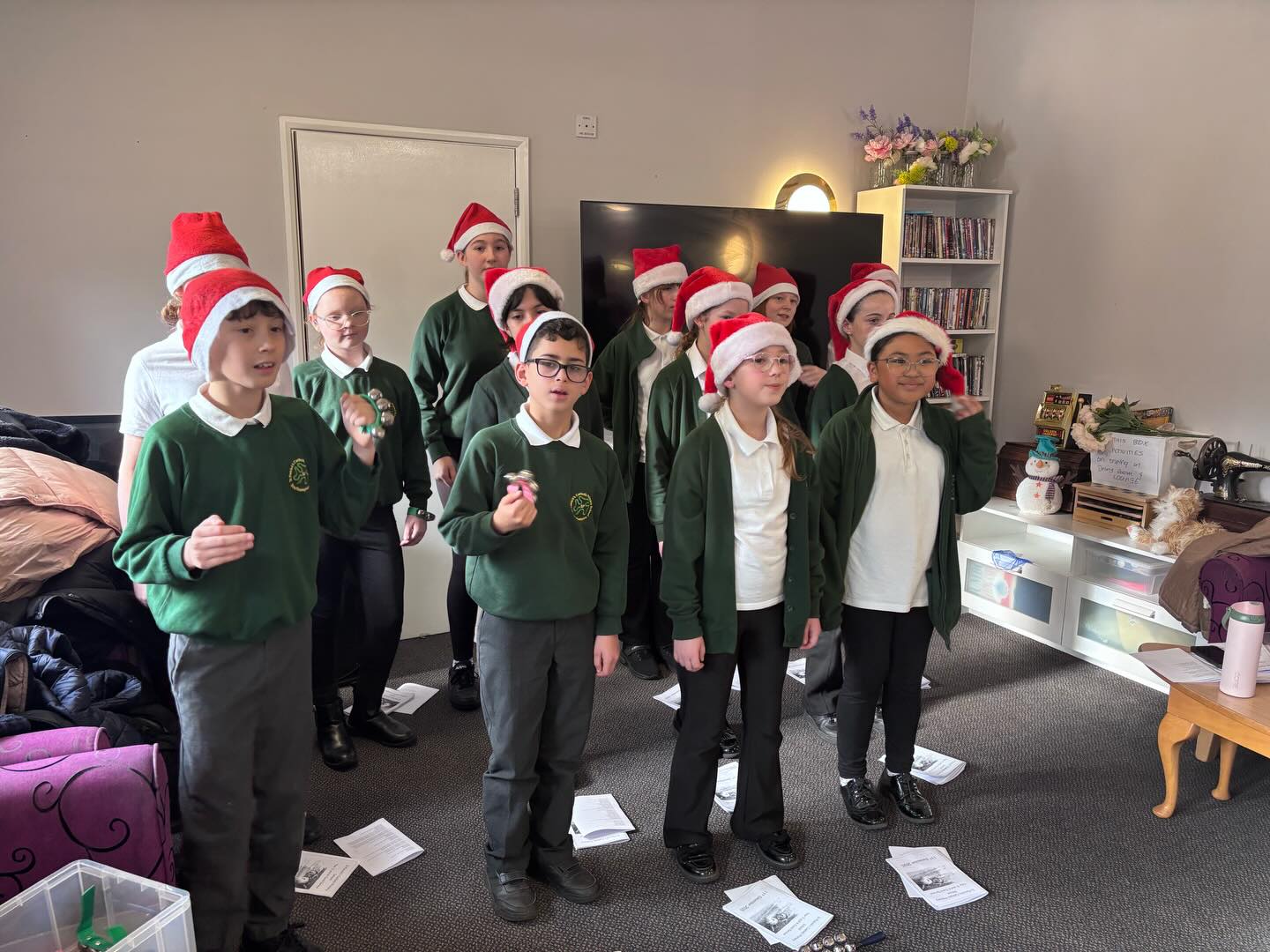 🎶🎄 Spreading Christmas cheer! Year 6 and Mini Vinnies visited Dawson’s Lodge and Mayflower Court to sing carols and share some festive joy. ✨❤️