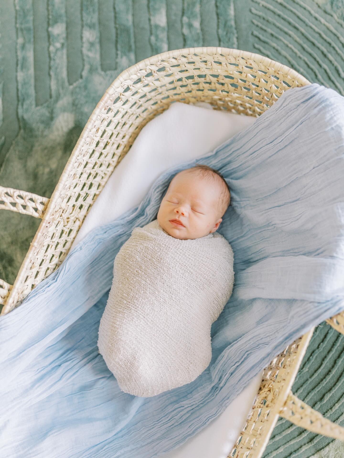 There is nothing quite like those first winter days at home with a newborn. The hush of the season, the warm glow inside, the way the world seems to slow just for you. Wrapped in blankets and quiet moments, those early days are tender, fleeting, and beautifully ordinary. That’s why in-home newborn sessions hold such a special place in my heart!
Read more about this cozy in-home newborn session on the blog!
#greenbaynewbornphotographer #greenbayfamilyphotographer #newbornsession