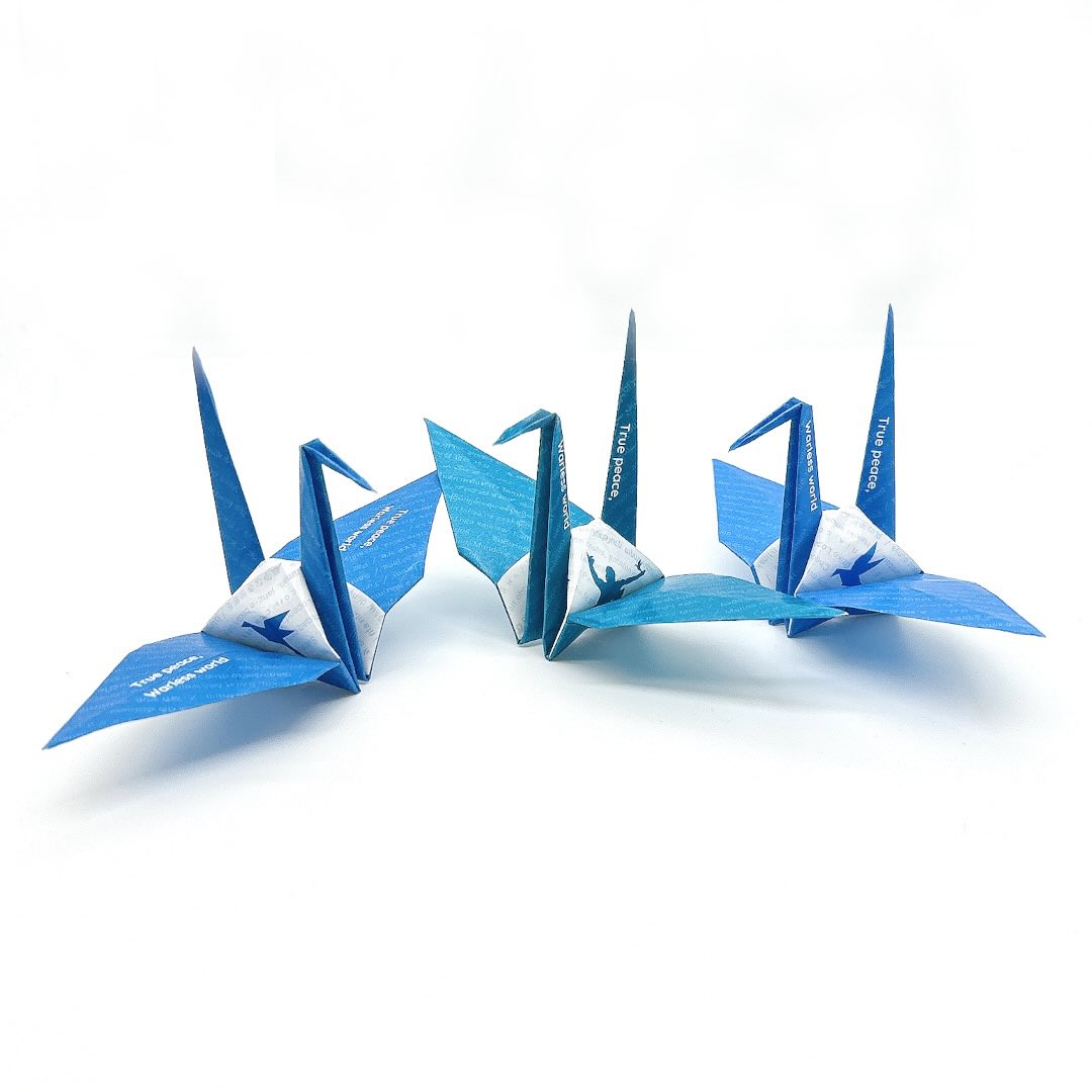 Seybo Peace Origami
セイボウ ピース オリガミ🕊️
折り紙のベースには
"True peace, Warless world"
ー真の平和を、戦争なき世界をー
このメッセージが
世界150の言語で記されています🌏
色は 日本の伝統色 「青」の中から絞り込んだ
「平和」の意味合いを持つ8色です✨
・わすれなぐさ色「記憶と絆」
・空色「自由と希望」
・露草色「自然と生命の共生」
・紺碧「静寂と可能性」
・藍色「伝統と継承」
・孔雀青「高貴な精神性」
・濃藍「意志と力強さ」
・紺色「格式と信頼」
収益は平和団体へ寄付され 平和学習や
核廃絶のための活動に役立てられます🍀
詳細はサイトでご紹介しています
ぜひご覧ください😊
-----------------------------------------------
Seybo Peace Origami
“True peace, Warless world”
- Shin no heiwa wo, Sensō naki sekai wo -
The base of each origami sheet carries this message in 150 languages.
The colors are eight shades of traditional Japanese blue, each chosen for its connection
to peace:
・Wasurenagusa-iro — Memory & Bonds
・Sorairo — Freedom & Hope
・Tsuyukusa-iro — Harmony of Nature & Life
・Konpeki — Stillness & Possibility
・Ai-iro — Tradition & Heritage
・Kujaku-ao — Noble Spirituality
・Koi-ai — Determination & Strength
・Kon-iro — Dignity & Trust
All proceeds are donated to peace organizations in Nagasaki.
#北村西望 #平和祈念像 #長崎 #平和
#ピースグッズ #折り紙 #日本の伝統色 #核廃絶
#真の平和を戦争なき世界を
#SeiboKitamura #SeyboPeaceOrigami
#PeaceGoods #Origami #Nagasaki
#TraditionalColors #PeaceArt #PeaceEducation
#NagasakiPeace #PeaceMessage
#TruePeaceWarlessWorld