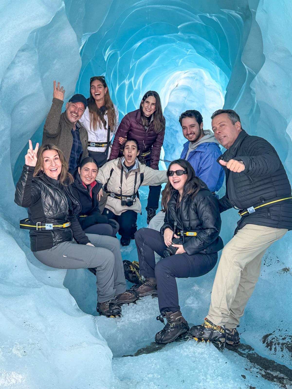 Our guests had a great day exploring the best of our backyard - Aoraki/Mt Cook Scenic, Glacier Hike and a then Gourmet Picnic beside a waterfall. And the weather turned it on for them, too ❤️
@ahiparaluxurytravel #mackenziehelicopters #activeadventures #aoraki