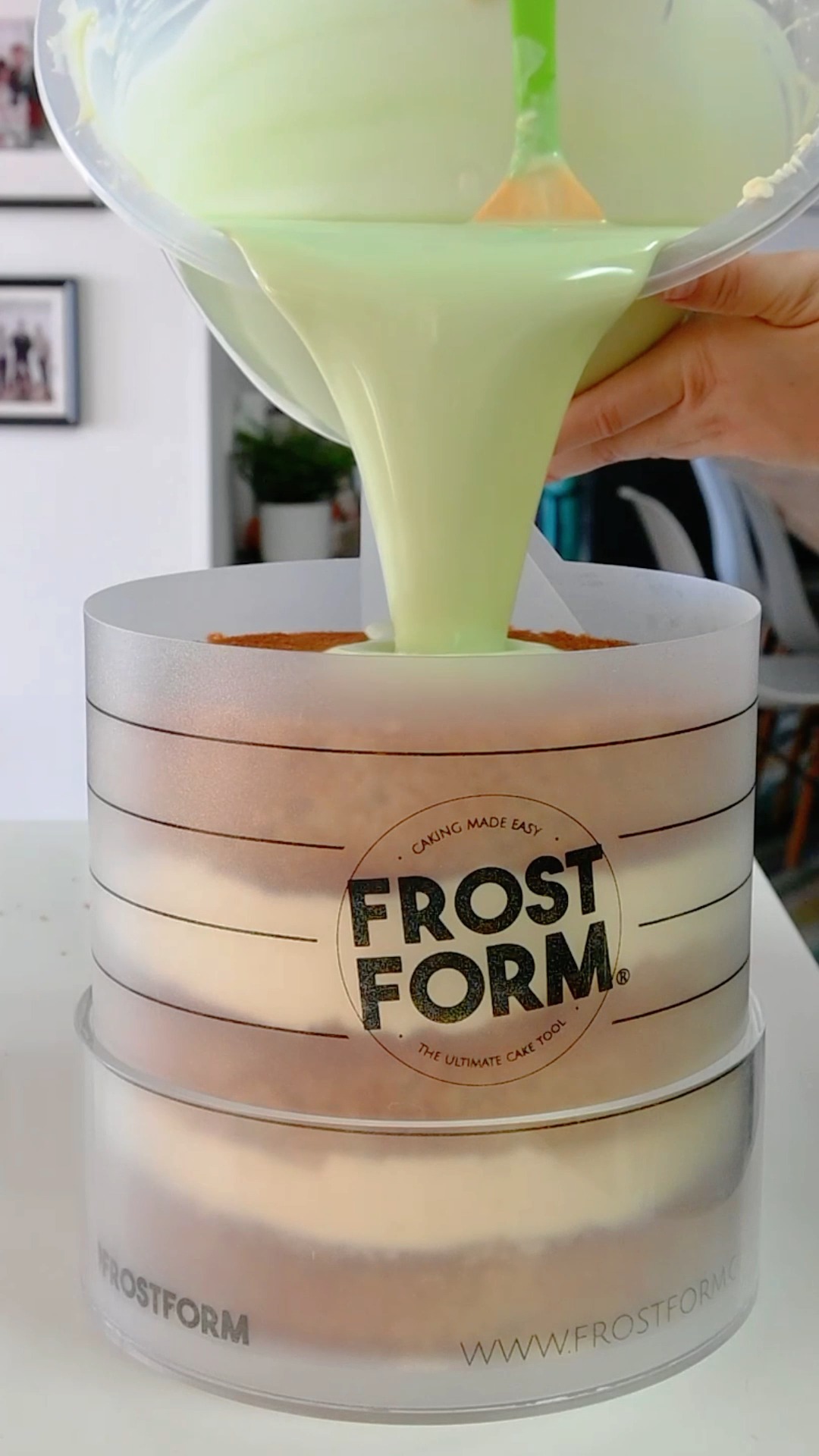 Light green mock ganache — the official colour of tiny dinosaur chaos 💜
#GanachePour #DinoCake #FullFatBaking