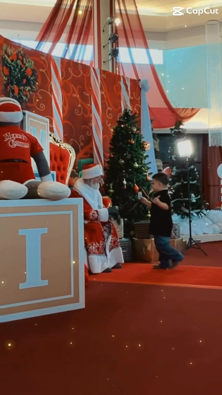 Merry Christmas from the team at Holiday Hullabaloo. See you for Grinch Days, December 26-28.
Holidayhullabaloo.com
#holidayhullabalooevent #desmoinesevents #Christmas #Iowa #event #holidayhullabaloo #DesMoines #catchdesmoines #christmasevent🎄 #Christmas