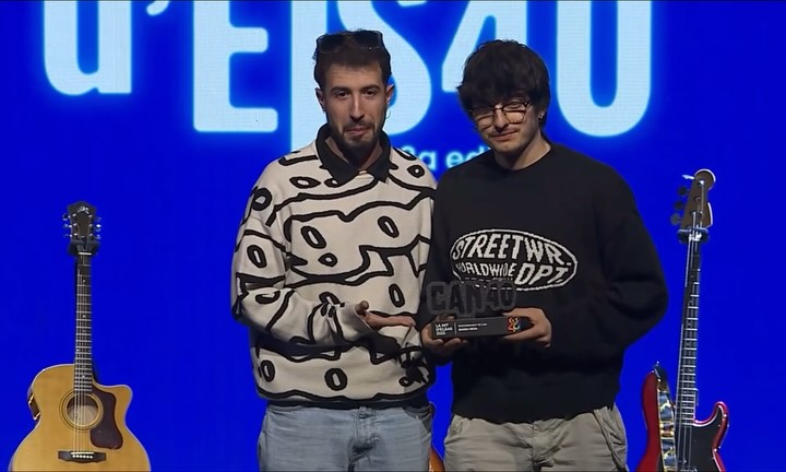🏆 @els40 🏆No tenim paraules...🥹❤️🩹Un premi de votació popular, així que és gràcies a vosaltres, 100% VOSTRE!!!💜estem molt contents🤩🎉
GRÀCIES, GRÀCIES I MÉS GRÀCIES!❤️🩹🎉