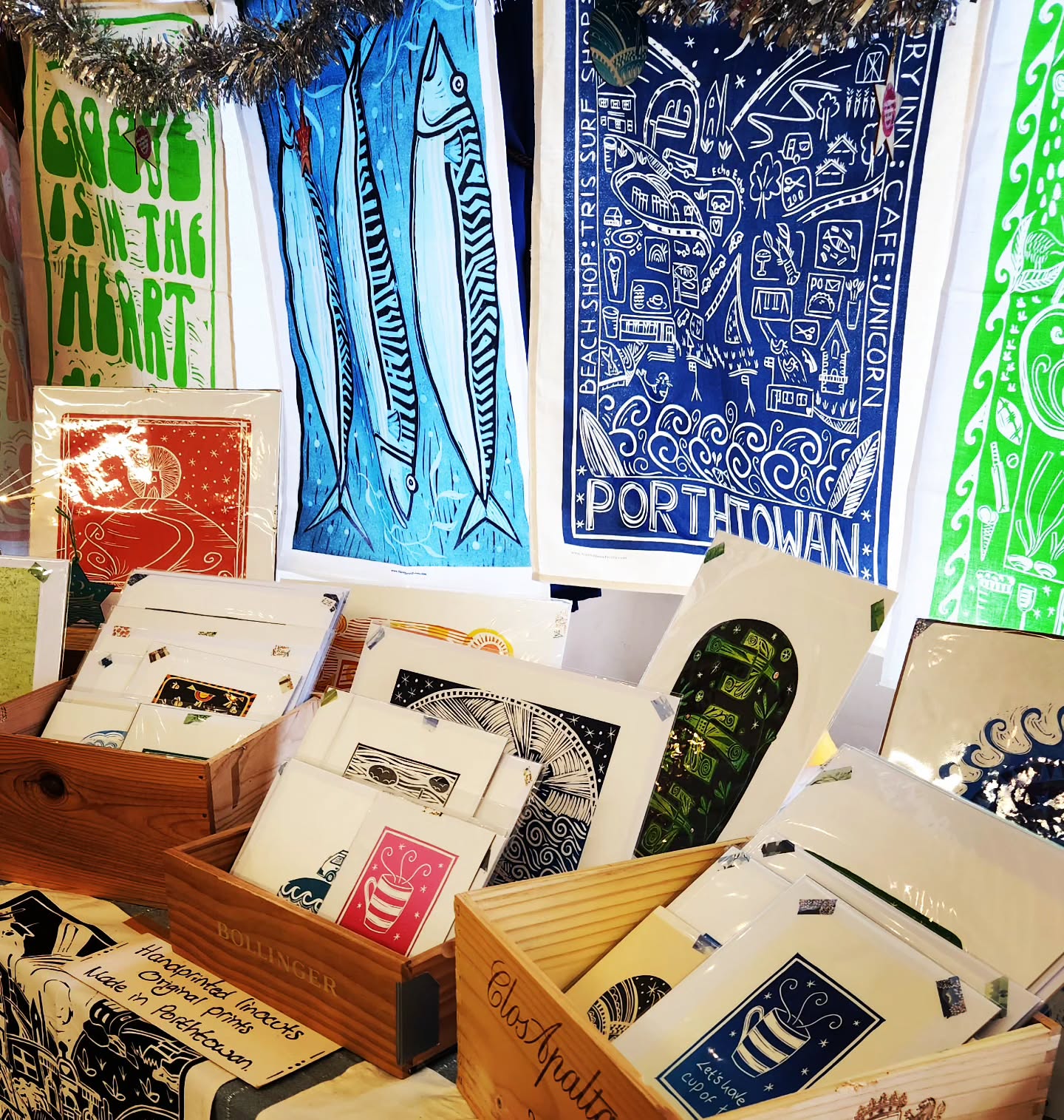 @porthtowan_village_hall until 5.
#linocuts
#teatowels
#porthtowan