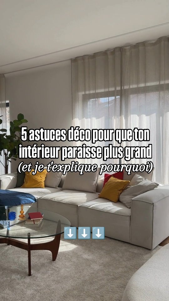 Tu trouves que ta pièce est petite ? 😩
Avec quelques astuces déco, tu peux changer cette impression facilement.
Voici 5 idées simples pour que ton intérieur paraisse plus grand.
1️⃣ Joue avec la lumière → Ajoute plusieurs points de lumière pour éviter les coins sombres.
Pourquoi : une pièce bien éclairée semble tout de suite plus ouverte et plus agréable.
2️⃣ Miroirs stratégiques → place un miroir face à une fenêtre ou sur un mur vide.
Pourquoi : il reflète la lumière et donne l’impression d’une pièce plus grande.
3️⃣ Rideaux plus hauts → suspends-les près du plafond et un peu plus larges que la fenêtre.
Pourquoi : ça attire le regard vers le haut et donne une sensation d’espace.
4️⃣ Couleurs claires → murs, meubles ou accessoires dans des tons doux.
Pourquoi : elles apportent de la légèreté et agrandissent visuellement la pièce.
5️⃣ Harmonie des couleurs et matières → garde des teintes proches entre ton sol, tes murs et tes meubles.
Pourquoi : quand tout se mélange bien, l’espace paraît plus fluide et plus grand.
✨ Si tu veux aller plus loin et révéler le potentiel de ton intérieur sans tout racheter, le diagnostic déco Impulsion est enfin disponible.
Écris IMPULSION en commentaire et je t’en dis plus.
Et pense à enregistrer pour plus tard !
.
.
.
#décorationintérieure #petitespace #optimisation #astucedeco #aménagementintérieur