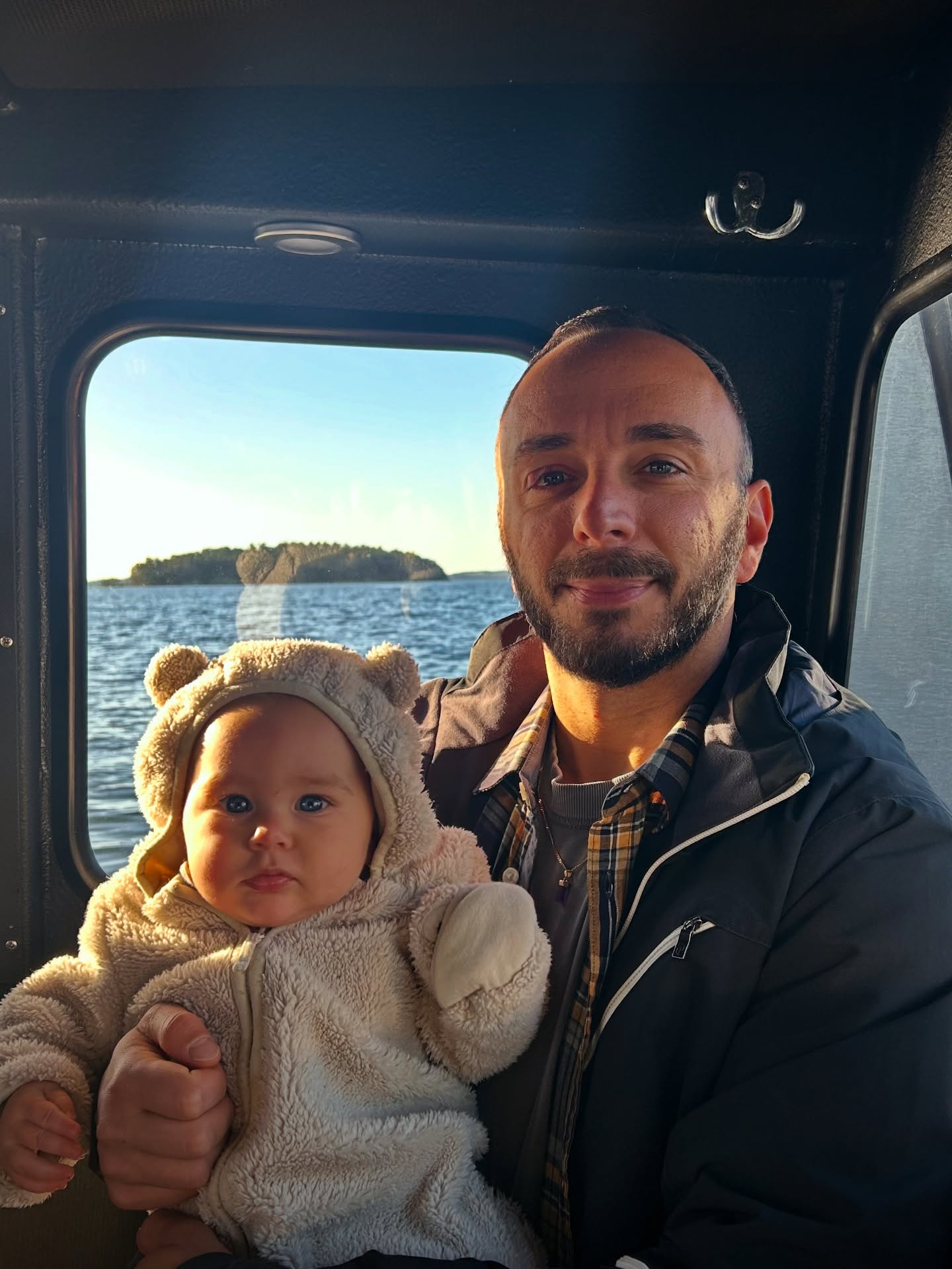 NOVEMBERDUMP! (Med MASSOR med tacksamhet) 💌
När jag ser dessa bilder fylls mitt hjärta av kärlek. Kärlek till min familj, mina föräldrar, mitt liv och mina vänner. Vilket liv! ♥️ Tänk att jag får lev detta liv.
Jag är också tacksam för DIG, för att du väljer att följa mig och min resa. Tack till dig som under november gått på mina klasser, köpt mina yogamattor och mina onlinekursen. Tack till dig som hör av dig med energi och positiva ord. Tack till dig för att du är här. Jag ser dig ♥️
Jag inser verkligen hur jag är mitt i småbarnslivet när alla ens bilder nästan bara är på sina små 😅 men jag tycker ändå att jag gör mycket saker ändå men jag glömmer ibland att ta bilder på det. 🤭