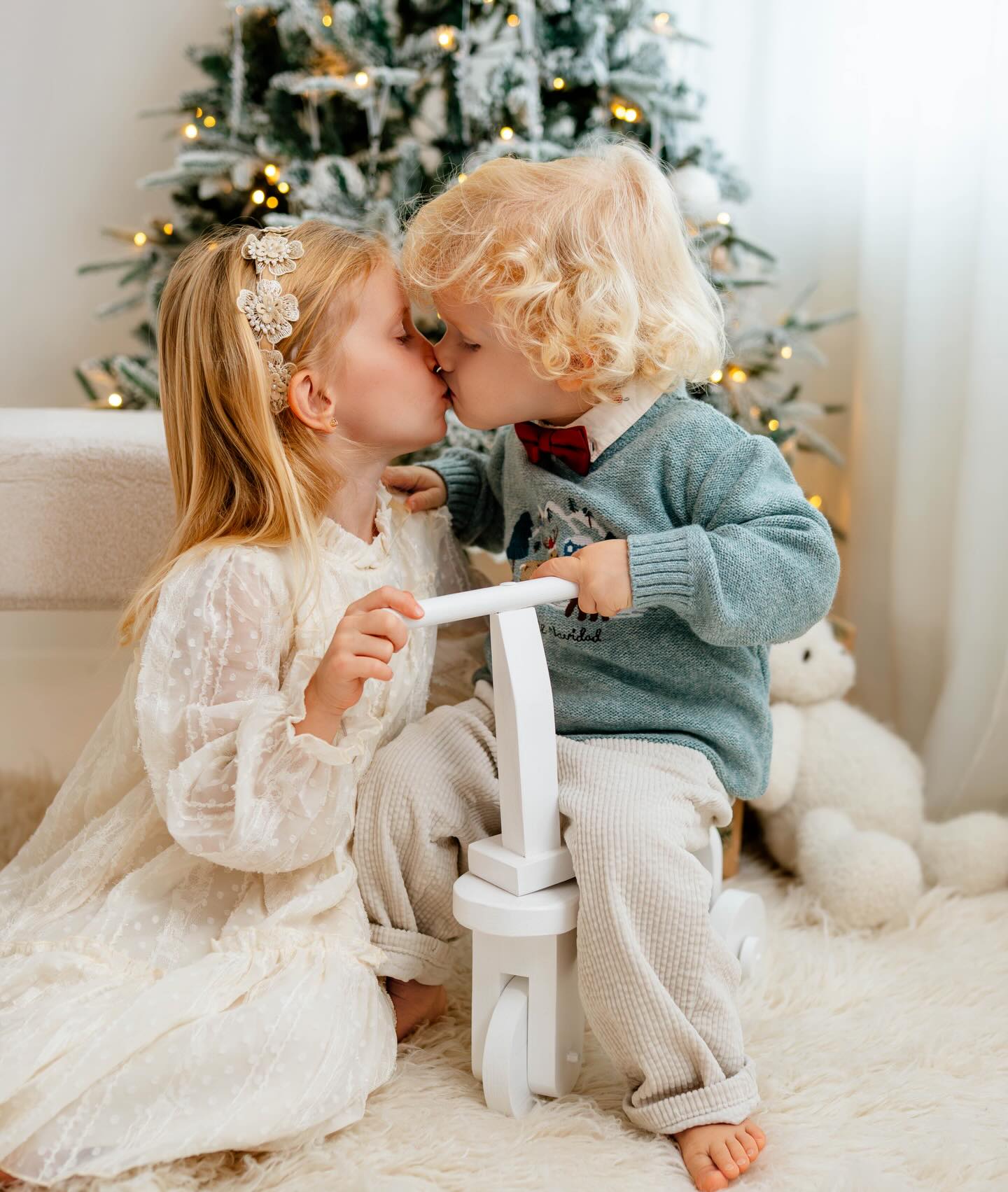 Another year, another pleasure to meet this beautiful family and their adorable kids 🤍 Watching them grow and capturing their sweetest moments is pure magic. Christmas vibes, happy hearts, and memories to treasure forever 🎄.
.
.
.
.
.
Newborn, Family & Maternity Photographer in Zürich area | Ksenia Photography
.
.
Neugeborenen-, Familien- & Schwangerschaftsfotografin im Raum Zürich | Ksenia Photography
.
.
.
.
#motherhood #zurich_switzerland❤️ .
#chrismas #swissphotographer # #dearphotographer #zurich #switzerland🇨🇭 #ourcandidlife #todler #magicofchildhood #momtogs #littlesweetie #thechildrenoftheworld #littledreamers #childportraits #pixel_kids #simplychildren #enchantedchildhood #dearestviewfinder #let_there_be_delight #letthemexplore #wildandbravelittles #the_gallery_of_magic #the_sugar_jar #parenthood #parenthood_moments #xmasmarkets #childhoodunplugged #xmasvibes