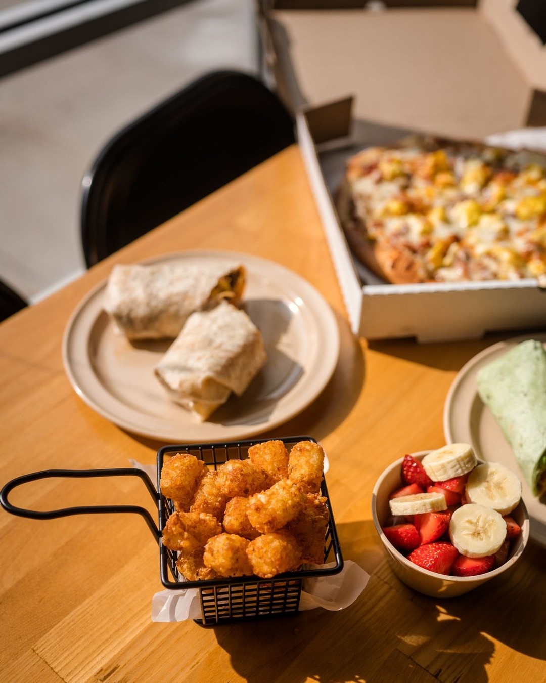 The post-Thanksgiving weekend always calls for brunch... and a full debrief with the besties. 🥂 @brunchboxomaha is the perfect place for it!🍳