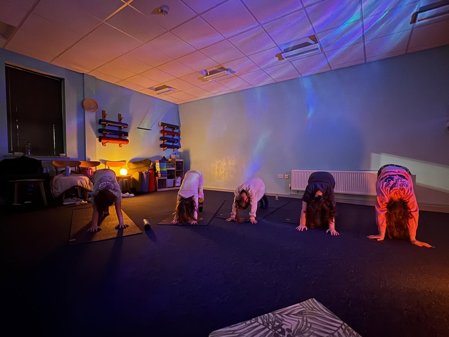Tonight wasn’t about getting it perfect - it was about trying, focusing, and moving with intention 💛
These girls worked so hard 🧘🏼♀️✨
#Kirkcaldy #kirkcaldyyoga #kidsyogaclass