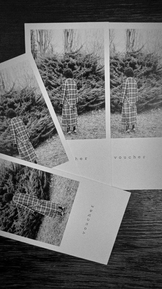 Před Vánoci budu v ateliéru k zastižení ješte v neděli 21. 12. mezi 11.00 až 18.00 a v případě potřeby i v pondělí mezi 17.00 - 19.00. Kdyby vám ještě něco pochybělo, a máte rádi nakupování v klidu, jsem zde. Také do konce roku stále platí 10% narozeninová sleva na veškeré kousky, které jsou aktuálně ready-to-wear.🍀
#theendoftheyear #advent #klarazidkova