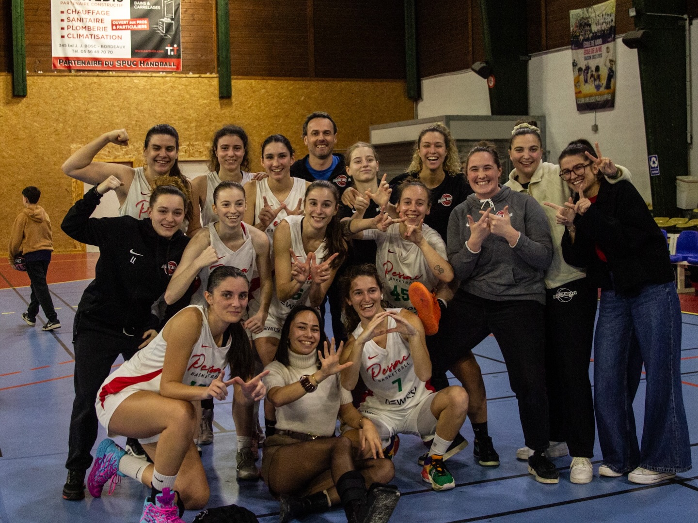 📸 SELFIES WIN 📸
Vous les attendiez, les voici ! Découvrez les selfies de nos équipes victorieuses du weekend ! 💪🏼