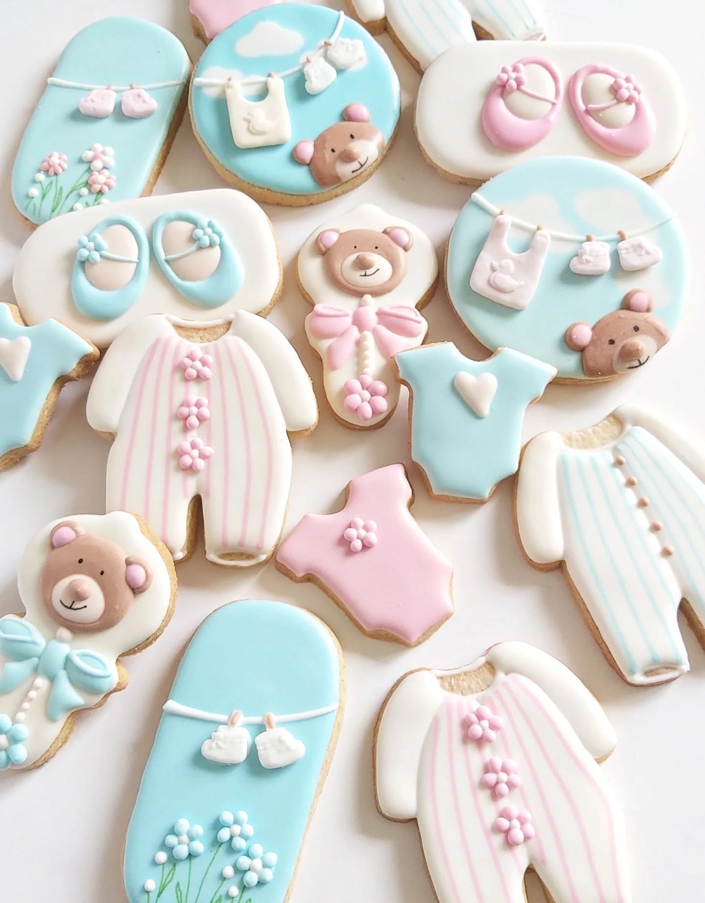 Etsy shop finally open-see link in bio.... (I've been talking about it long enough!)☺
#royalicingartist #icedcookies #decoratedcookies#etsyshop #etsyselleruk❤️ #campervanlife #weddingbiscuits #birthdaybiscuits
#weddingplannersuk
#babyshowergifts
#babyshowercookies