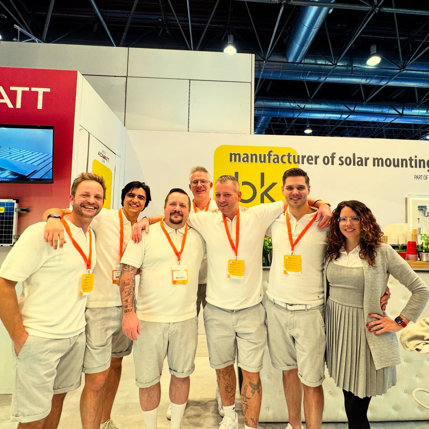 Die Solar Solutions in Düsseldorf ist für uns als Team und Hersteller von PV-Montagesystemen nicht nur ein Heimspiel im Herzen von Nordrhein-Westfalen, sondern auch immer eine hervorragende Gelegenheit für ausgiebige Gespräche und einen konstruktiven Austausch mit unseren Kunden und Partnern.
Wir haben die Messetage jedenfalls sehr genossen und hoffen an dieser Stelle, dass Sie sich bei uns wohlgefühlt haben.
Auf viele spannende Projekte in den kommenden Wochen 😉
#messe #tradefair #photovoltaik #pvmontagesysteme #team