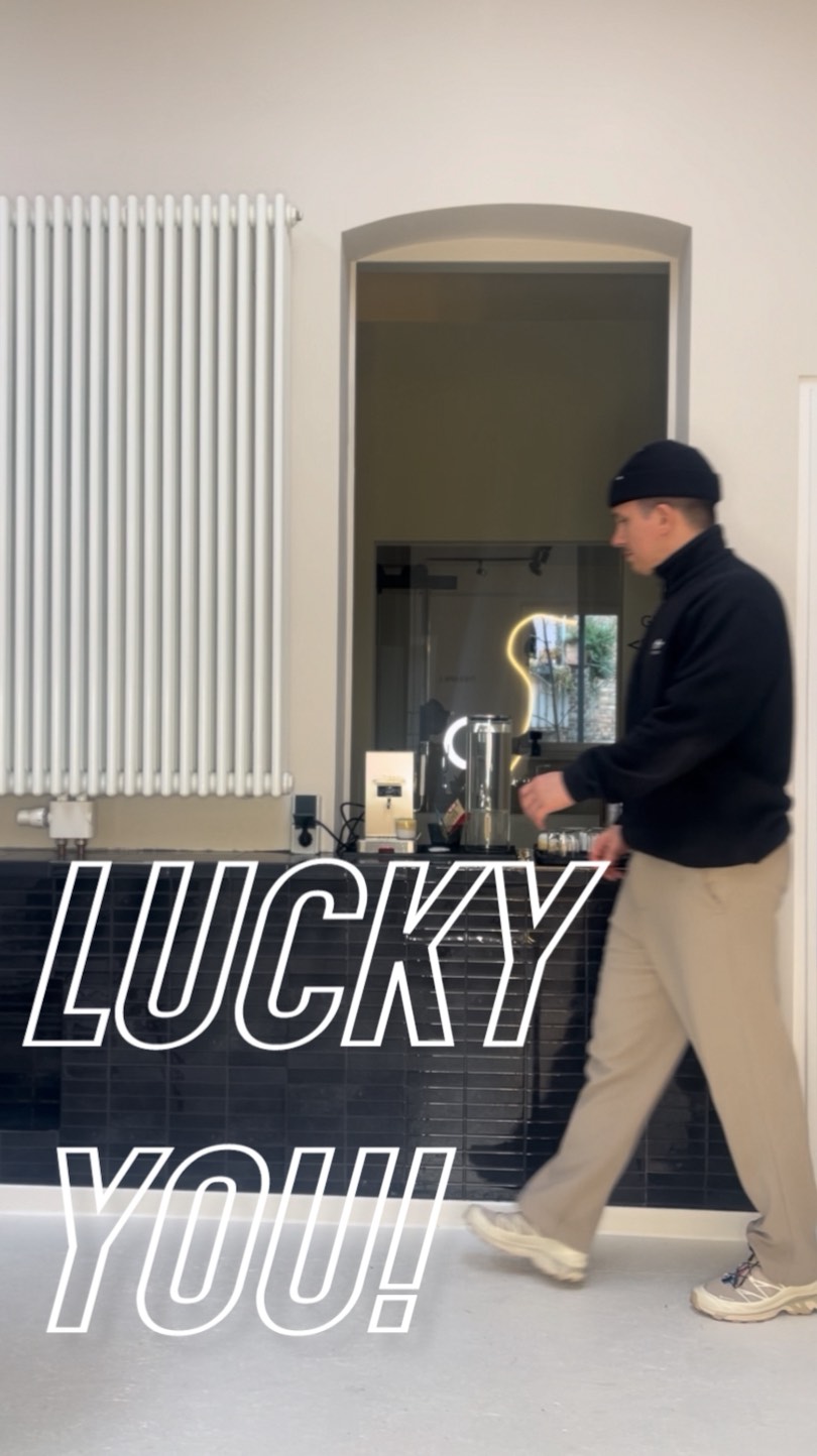 wem gehört dieser hundi? ☕️
Herzlichen Glückwunsch @andrea_glitzerfee @lenalenoosh - ihr bekommt eine Nachricht von mir 🙏
Bucht euch jetzt euren Seminarplatz:
➡️coach-julian.de/seminare
#stuttgart #personaltrainingstuttgart #0711