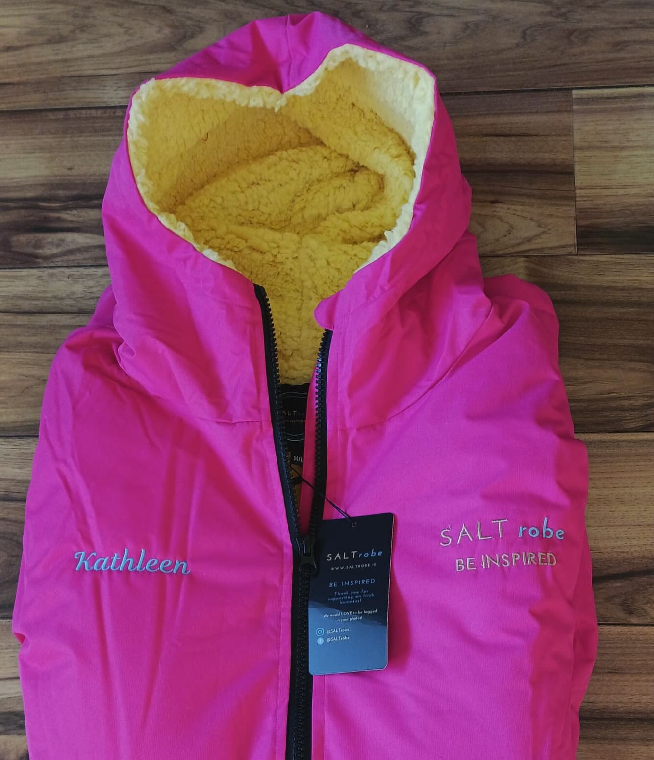 Picture this: You’re Kathleen, you’re rocking up to the Christmas Day swim with your custom SaltRobe. Everyone is impressed. They ooh. They aaah. Everyone wants to be you.
You too can be like Kathleen. Get your custom embroidered SaltRobe before the 12th of December and it will arrive before Christmas 🪡