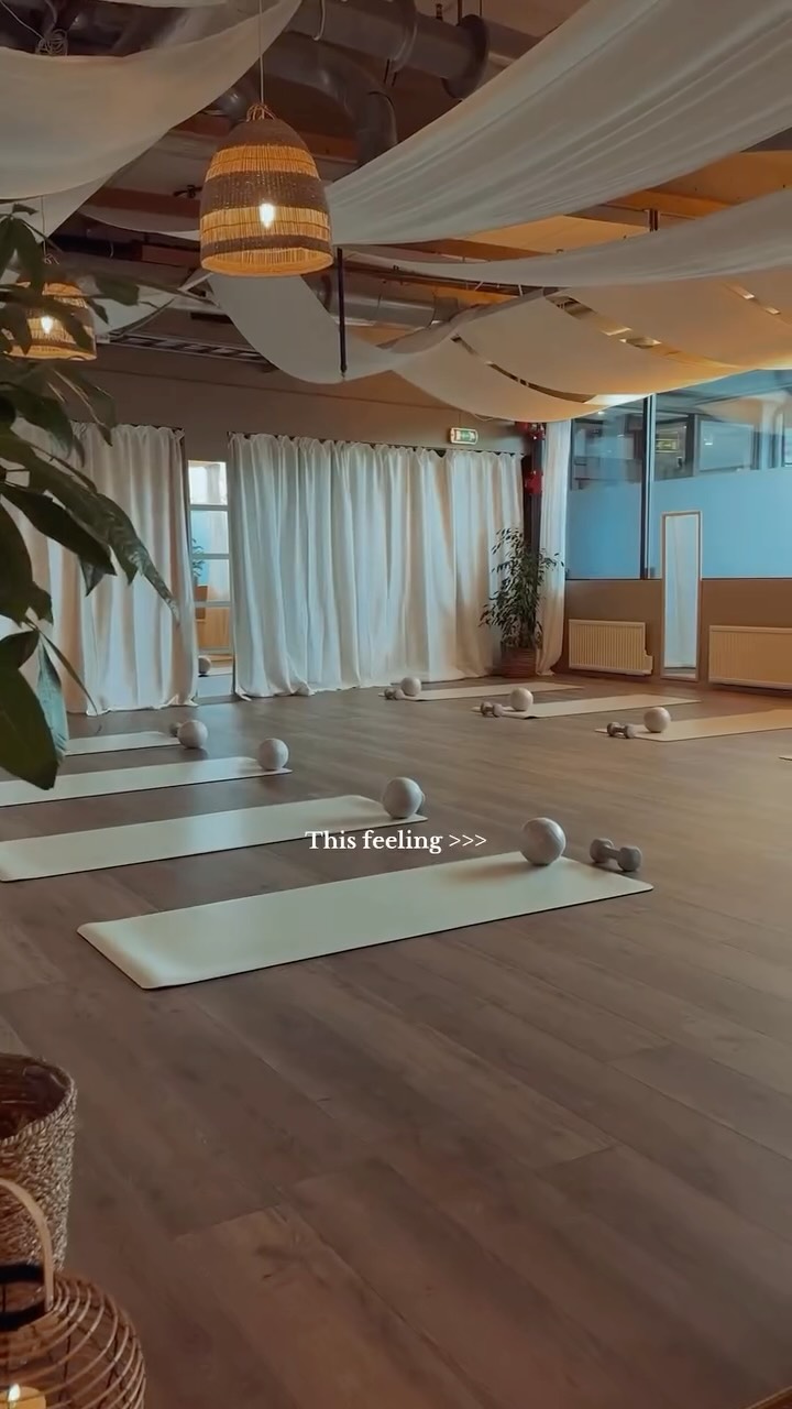 Last Saturday at Vibe Studio ♥
We push, we enjoy, and we smile…
Thank you for making last Saturday at Vibe Studio such a beautiful finish to the month.
I can’t wait to see you again in January — Drøbak, see you next year! 🤍✨