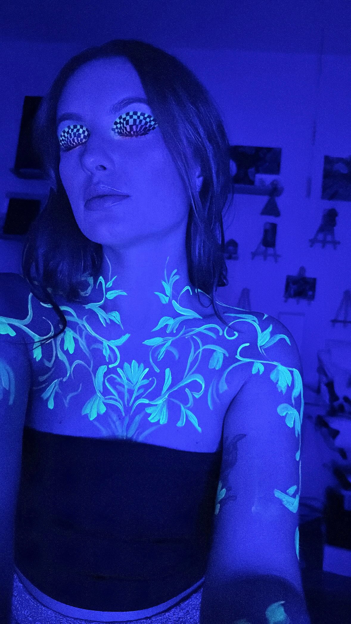 played with some UV paint the other day ✨