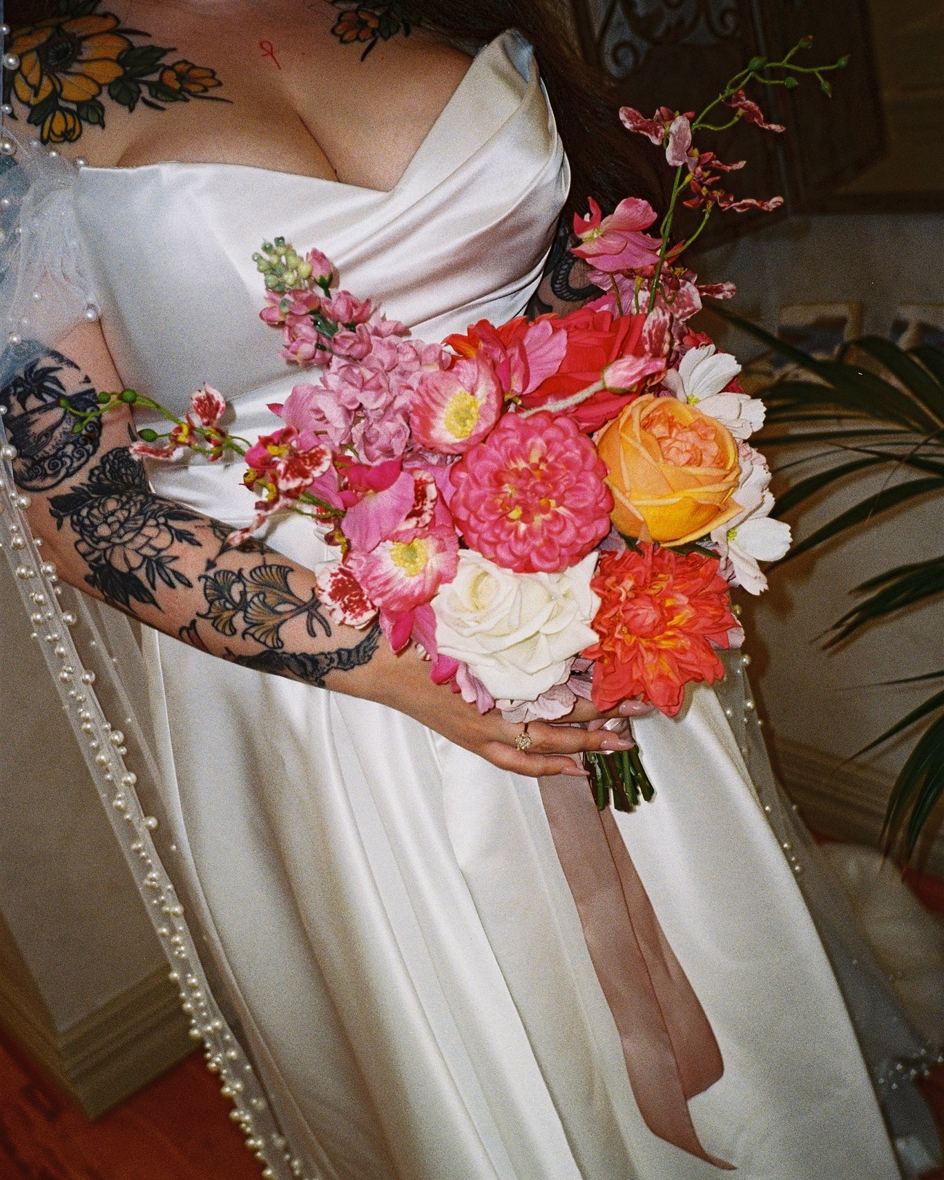Cuties on 35mm film 🎞️ Evelyn + Kris’s backyard wedding with a splash of Mediterranean 👌🏽
Film scans by @silverhalidestudios