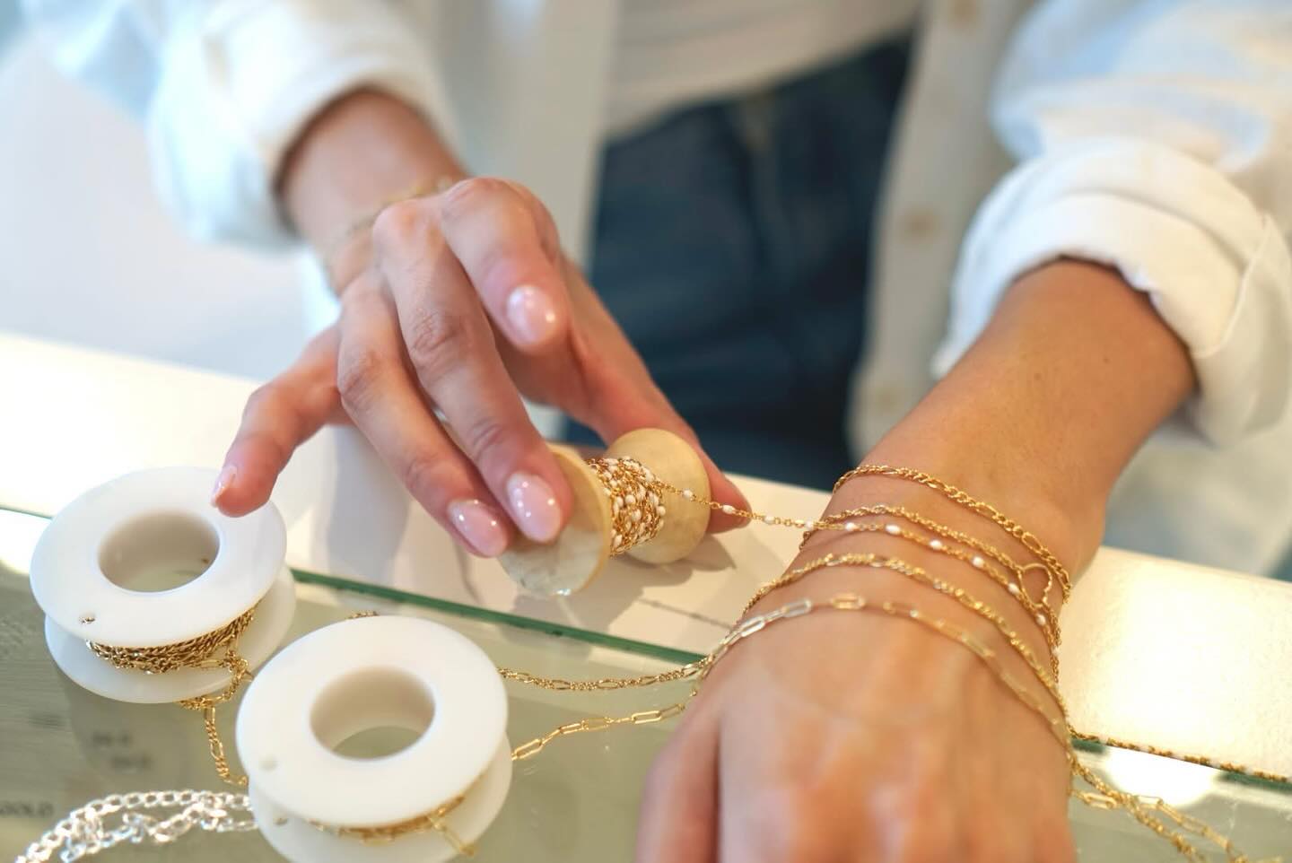 ✨ Vivez l’expérience Aprilya — Bijoux sans fermoir ✨
Créez votre propre bijou 💜
Je me déplace avec tout le matériel, et vous repartez avec une pièce unique et personnalisée ✨
📍 Prochains événements :
• Carrefour Trois-Rivières — 3-4 jan | Marché des rabais du Nouvel An
• Pub Dooly’s Sainte-Anne-de-Beaupré — 14 fév | Salon de la séduction
• Grand Marché de Québec — 26-27 sept | Salon des couleurs
💌 Vous voulez un atelier privé ou me suggérer un marché ?
Je me déplace dans Charlevoix et les environs pour des événements sur mesure ✨
📩 DM pour réserver ou poser vos questions !
🌐 Découvrir plus : www.aprilya.com
#Aprilya #BijouxSansFermoir #CréationBijoux #AtelierBijoux #charlevoix