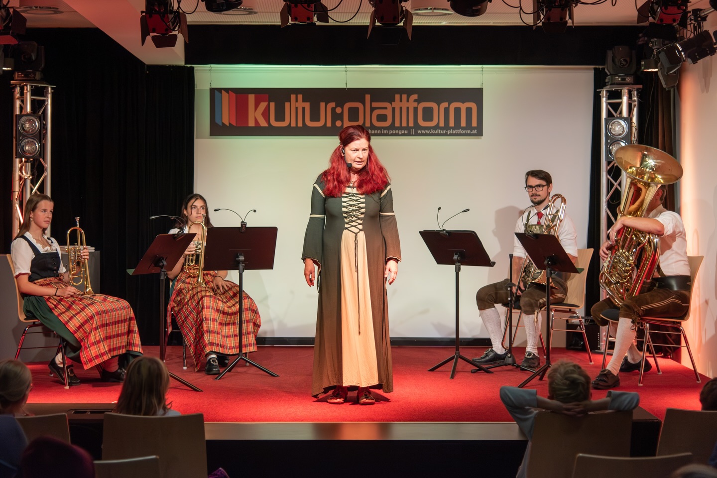 #tb: Wusstest du, dass wir im Oktober mit einem kleinen Ensemble bei „St. Johanner Geschichte(n) für Kinder“ dabei waren? 🤭 Unsere 4 Musiker:innen durften die Erzählung musikalisch begleiten. 🎺🎶
📸 @kulturplattform.at