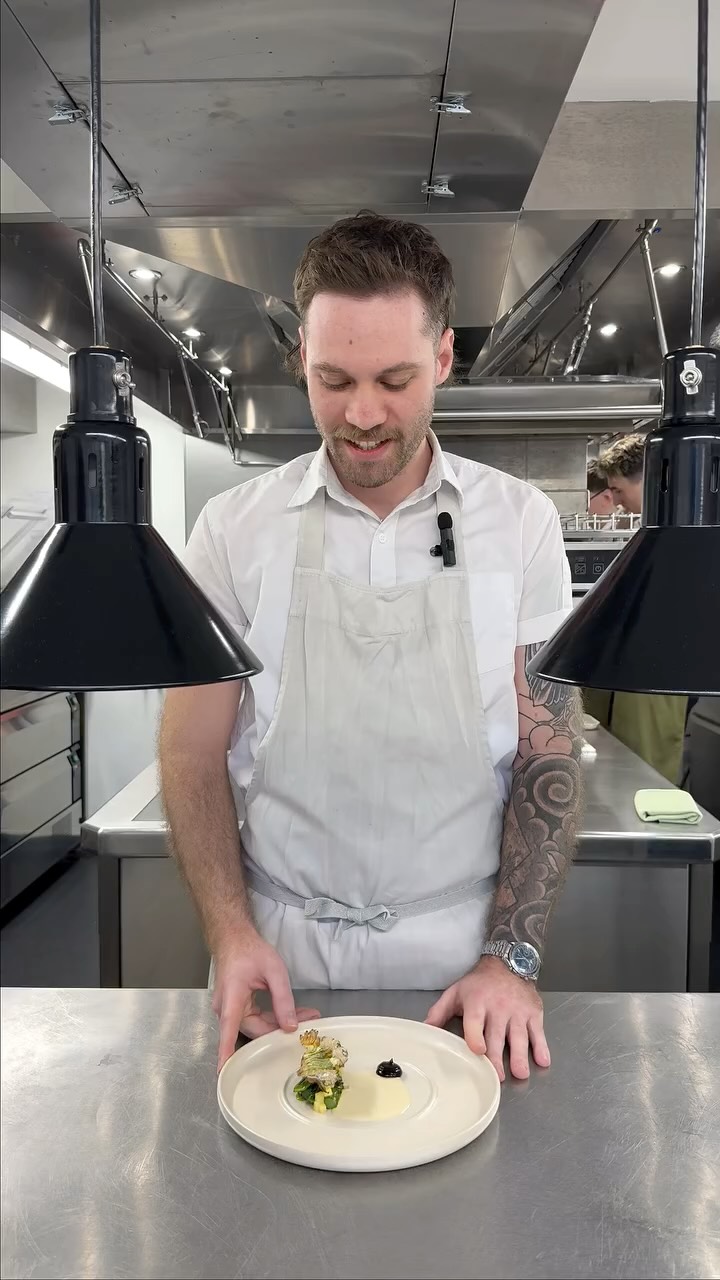 Brassicas, three-cornered leek, yeast & koji.
Head Chef @jamesotwilson introduces this seasonal vegetable course, layering charred brassicas with wild three-cornered leek, toasted yeast and umami-rich koji.
Featured on our festive menu, à la carte, and Sunday lunch.